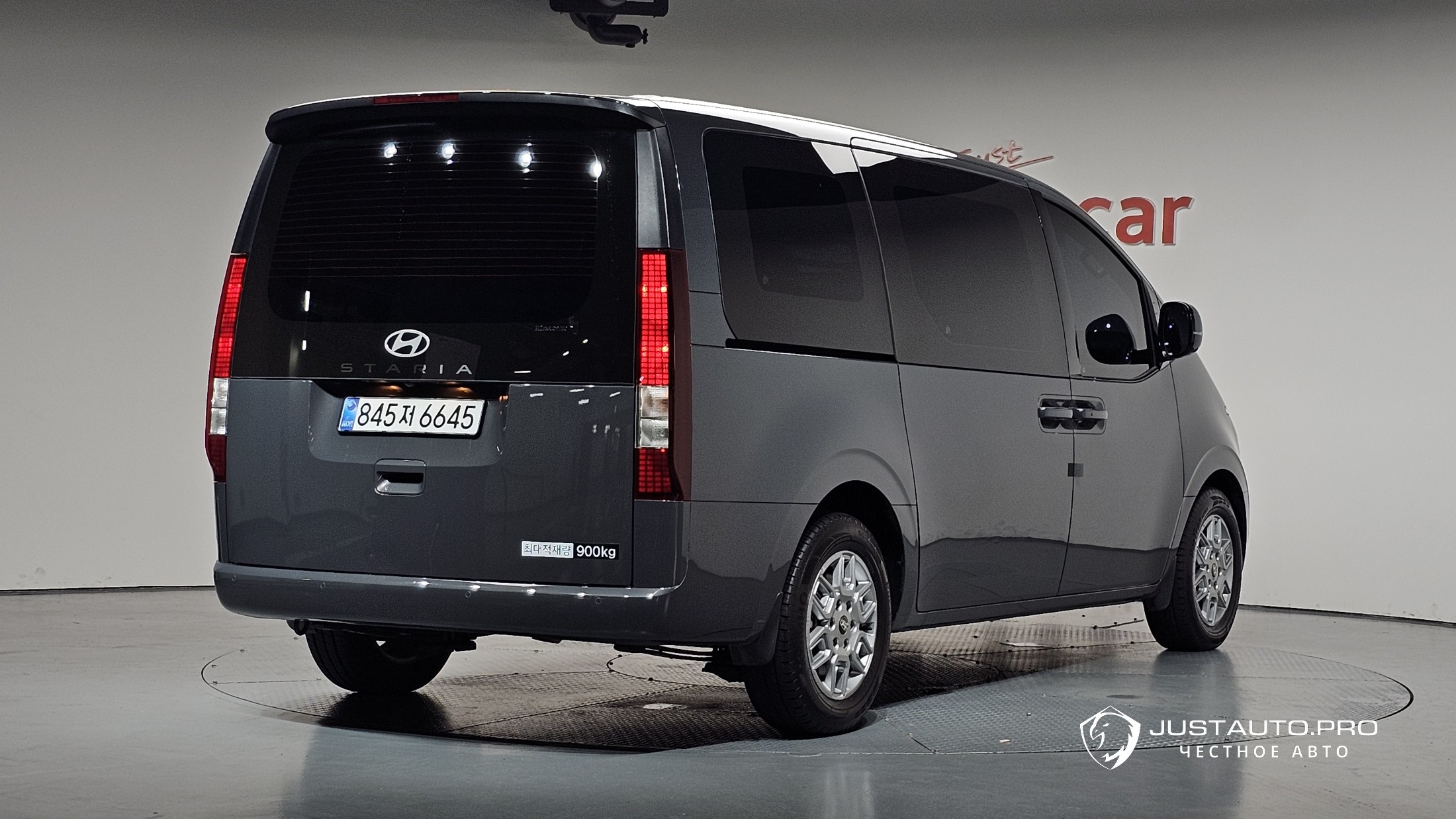 Автомобиль Hyundai Staria