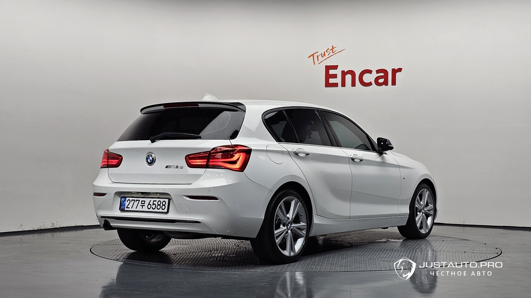Автомобиль BMW 1-Series
