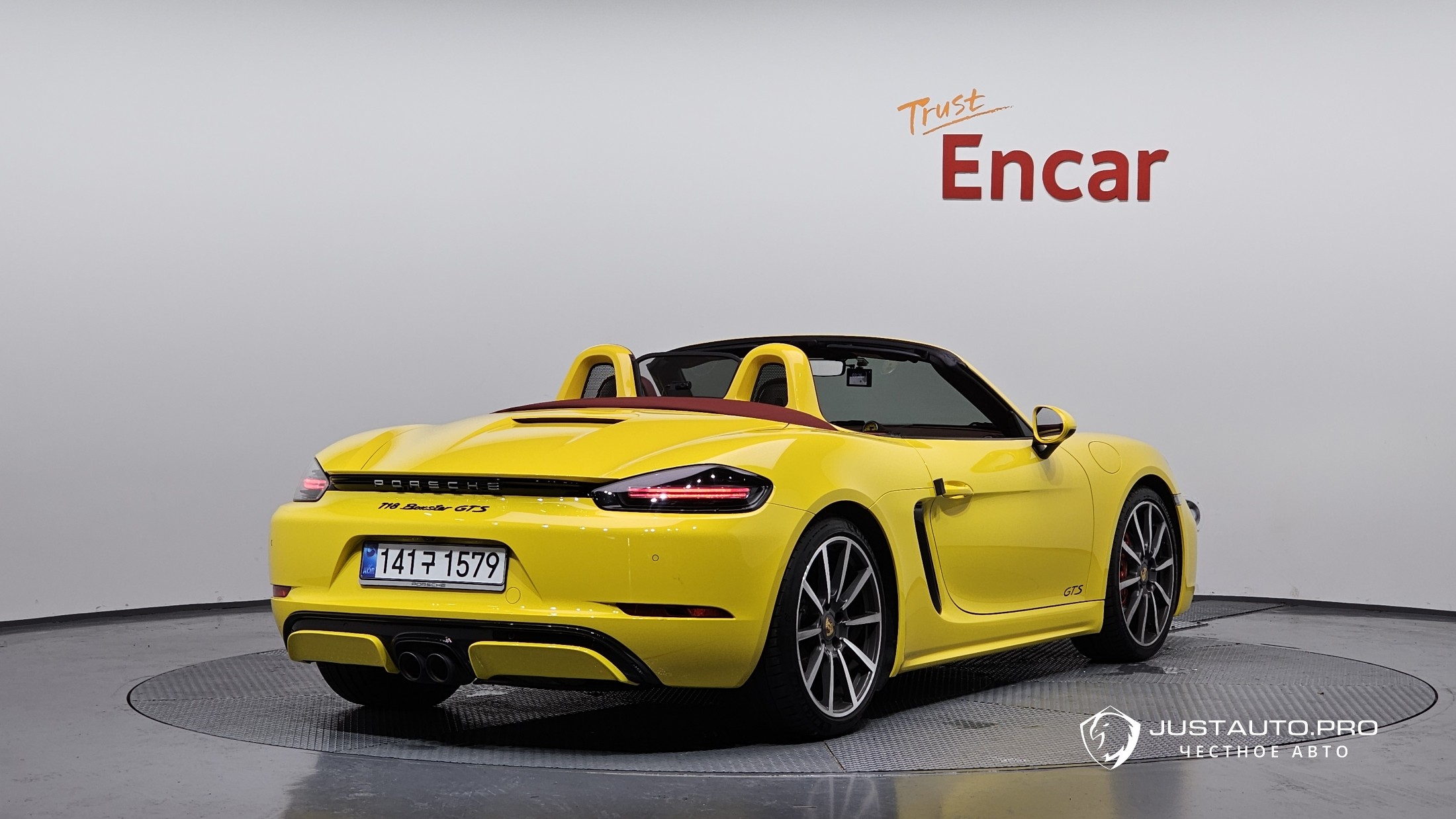 Автомобиль Porsche 718
