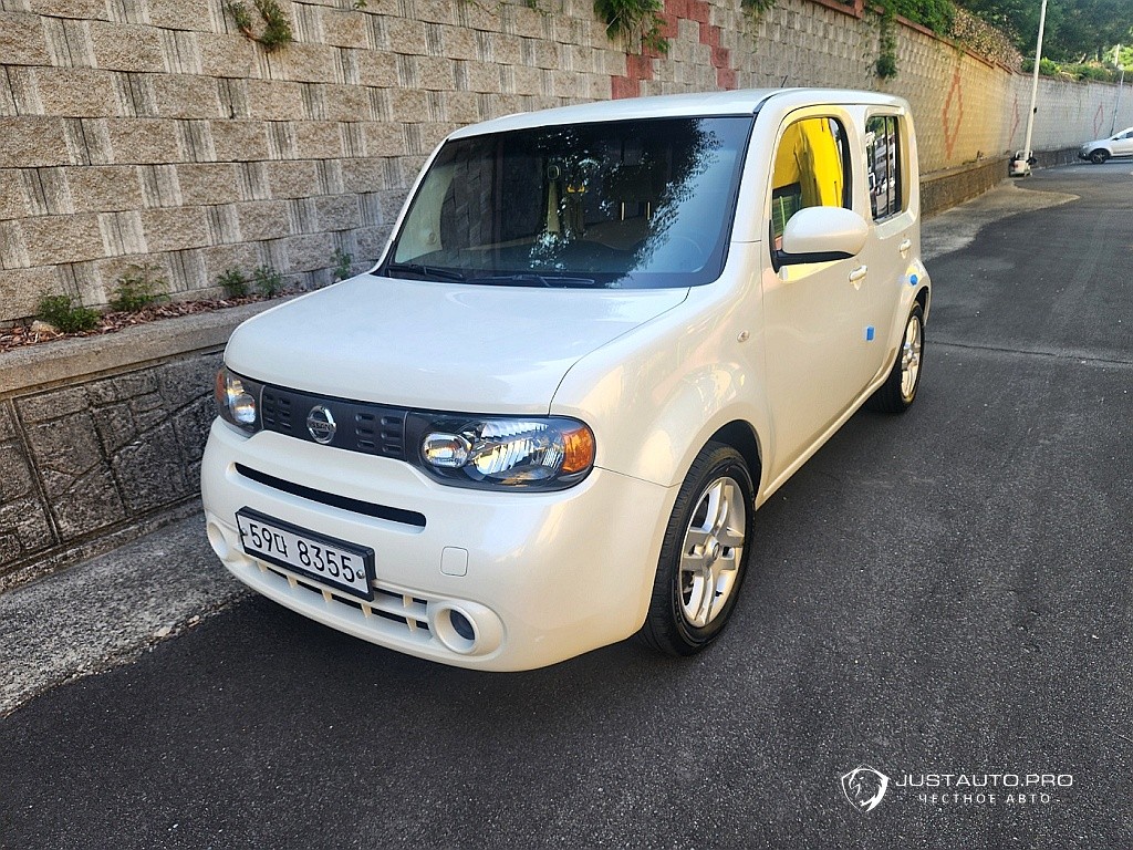 Автомобиль Nissan Cube
