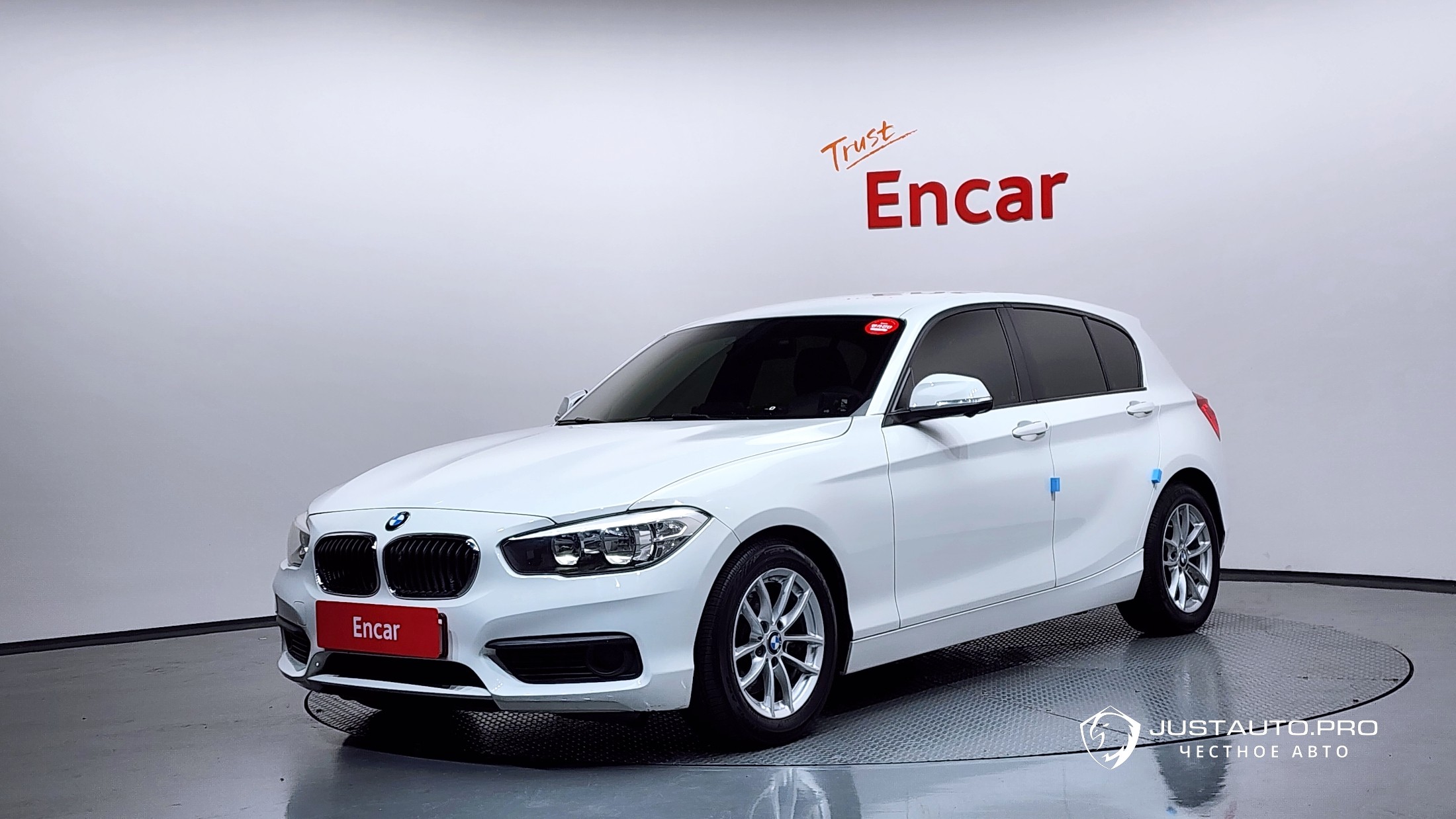 Автомобиль BMW 1-Series
