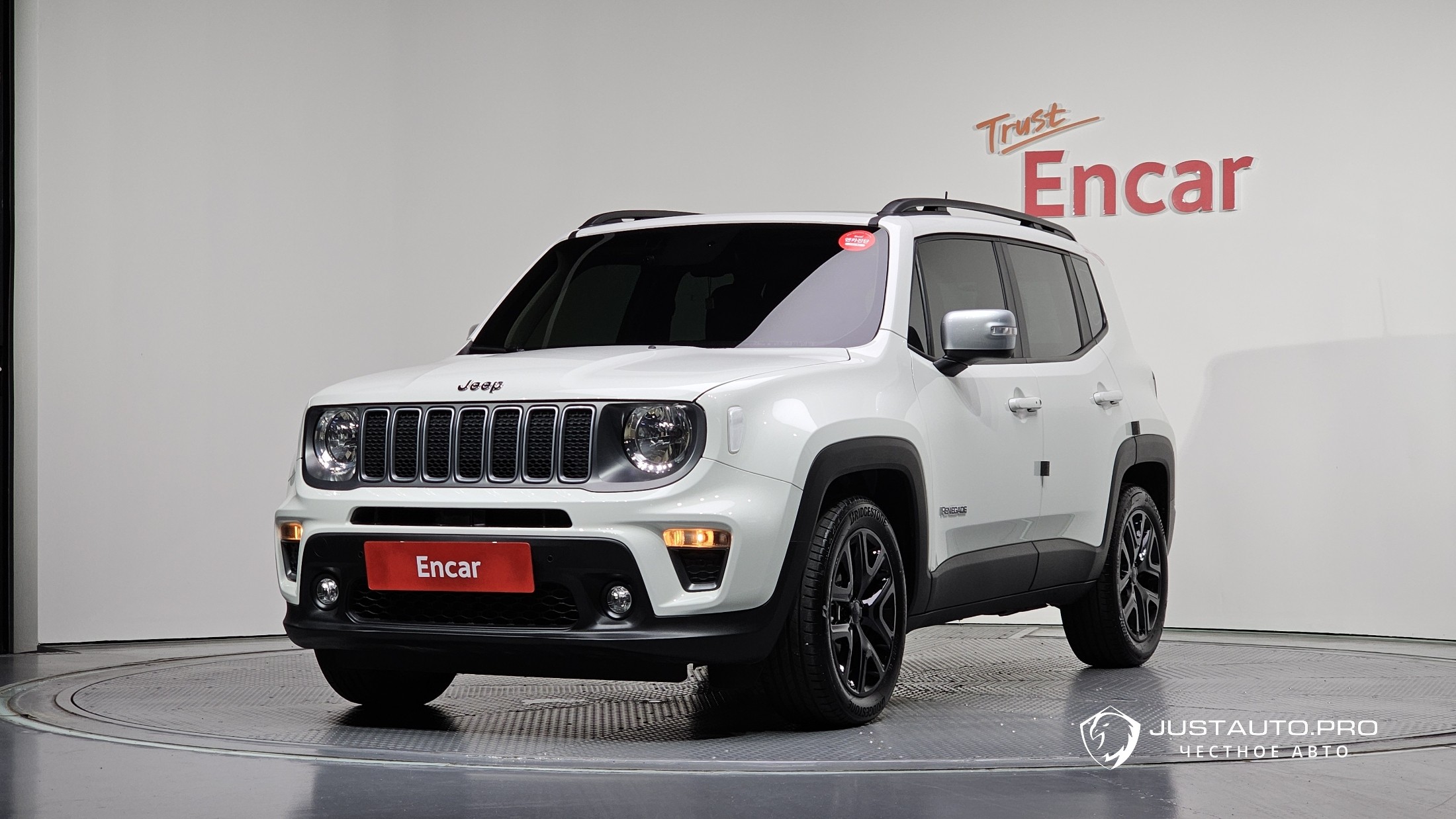 Автомобиль Jeep Renegade