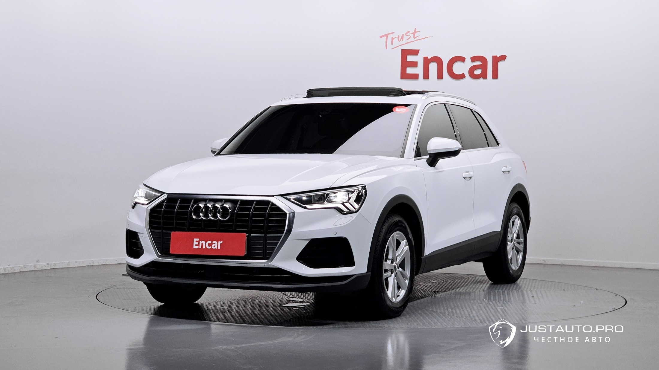 Автомобиль Audi Q3