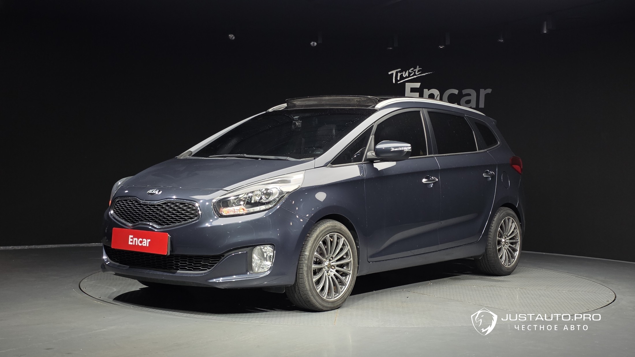 Автомобиль Kia Carens