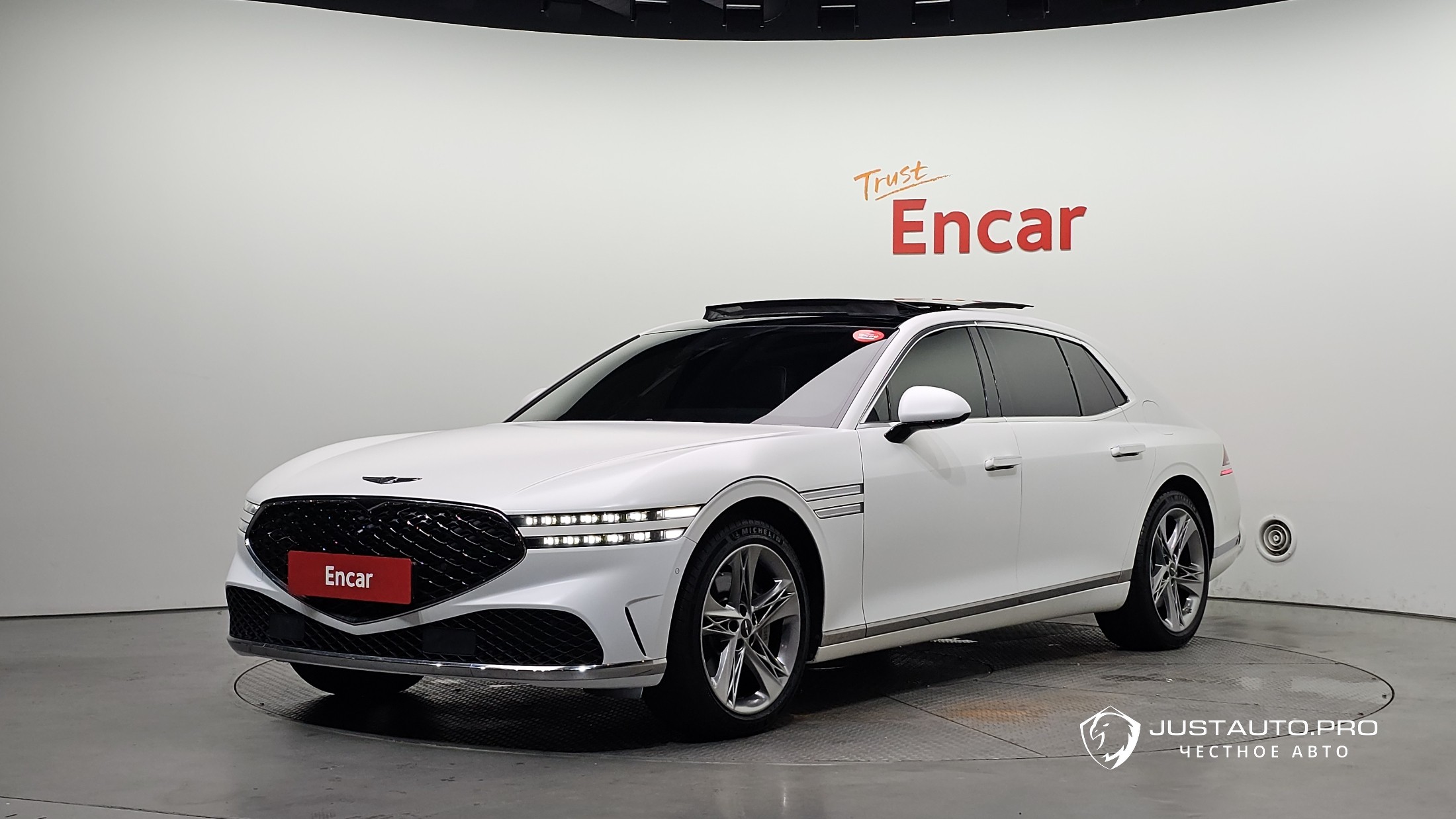 Автомобиль Genesis G90