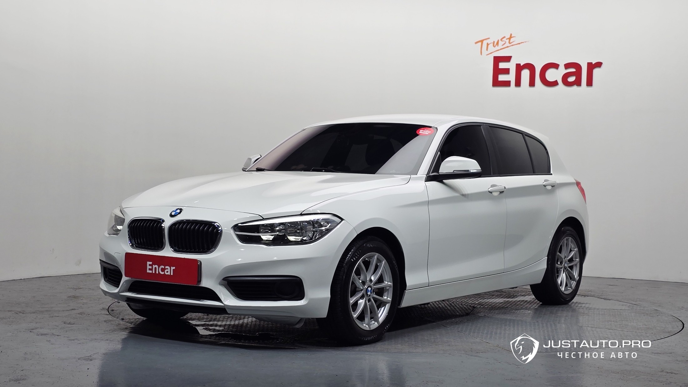 Автомобиль BMW 1-Series
