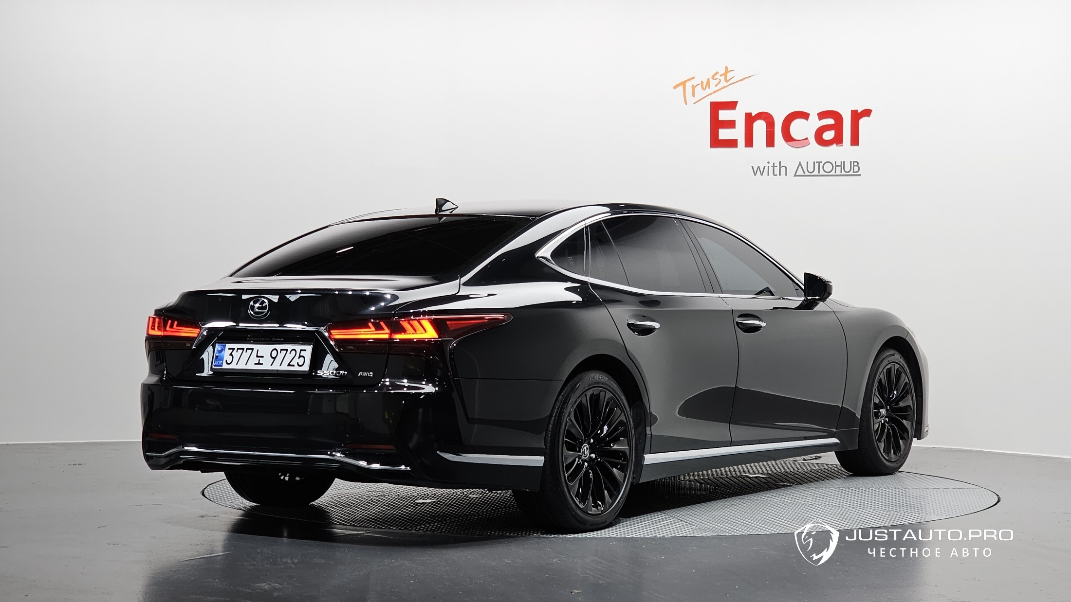 Автомобиль Lexus LS