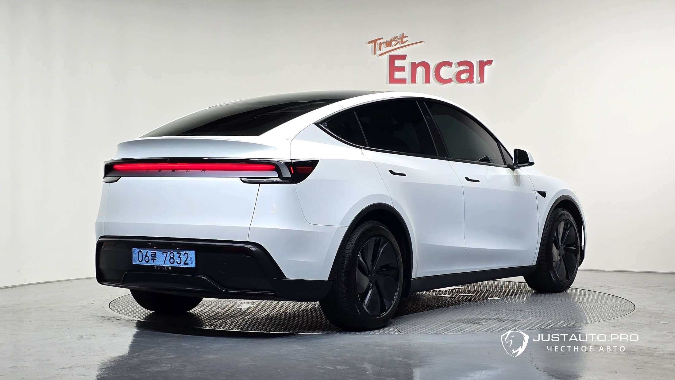 Автомобиль Tesla Model Y