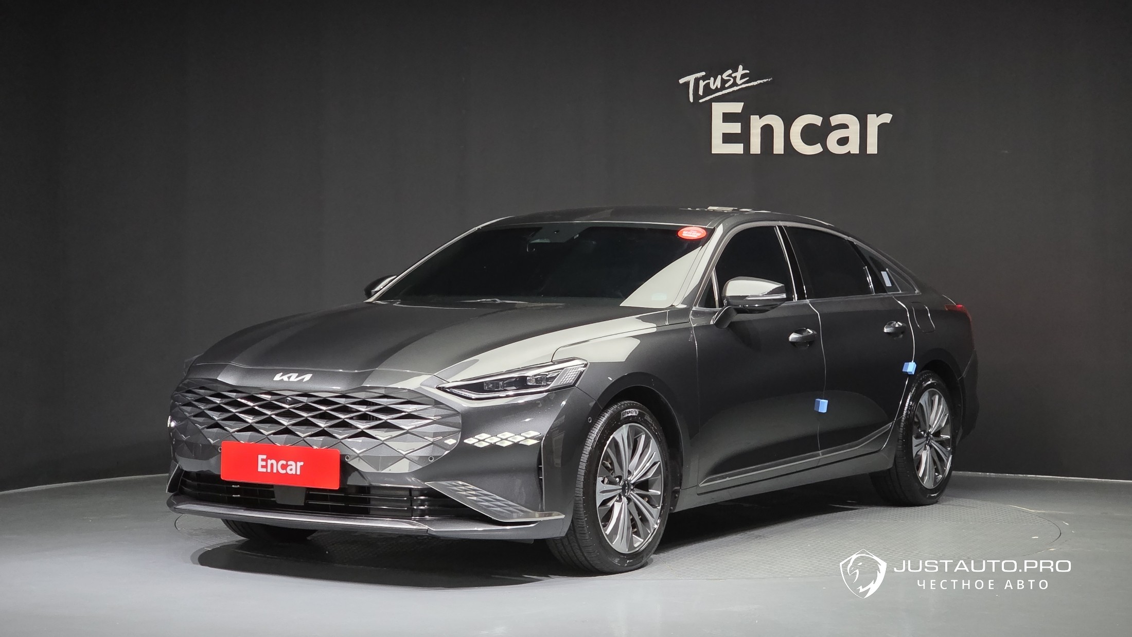 Автомобиль Kia K8
