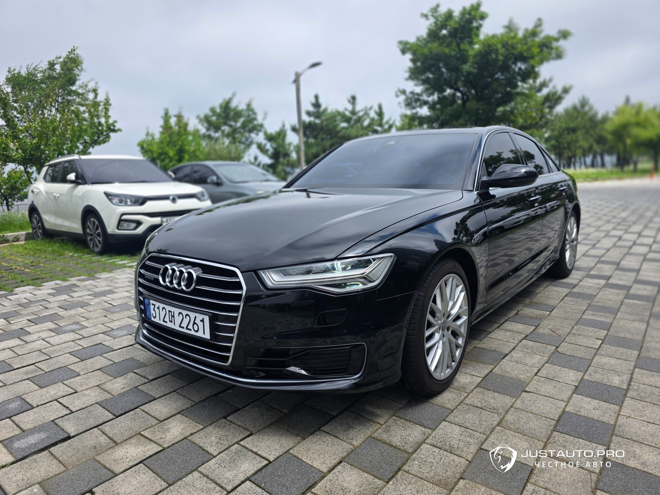 Автомобиль Audi A6