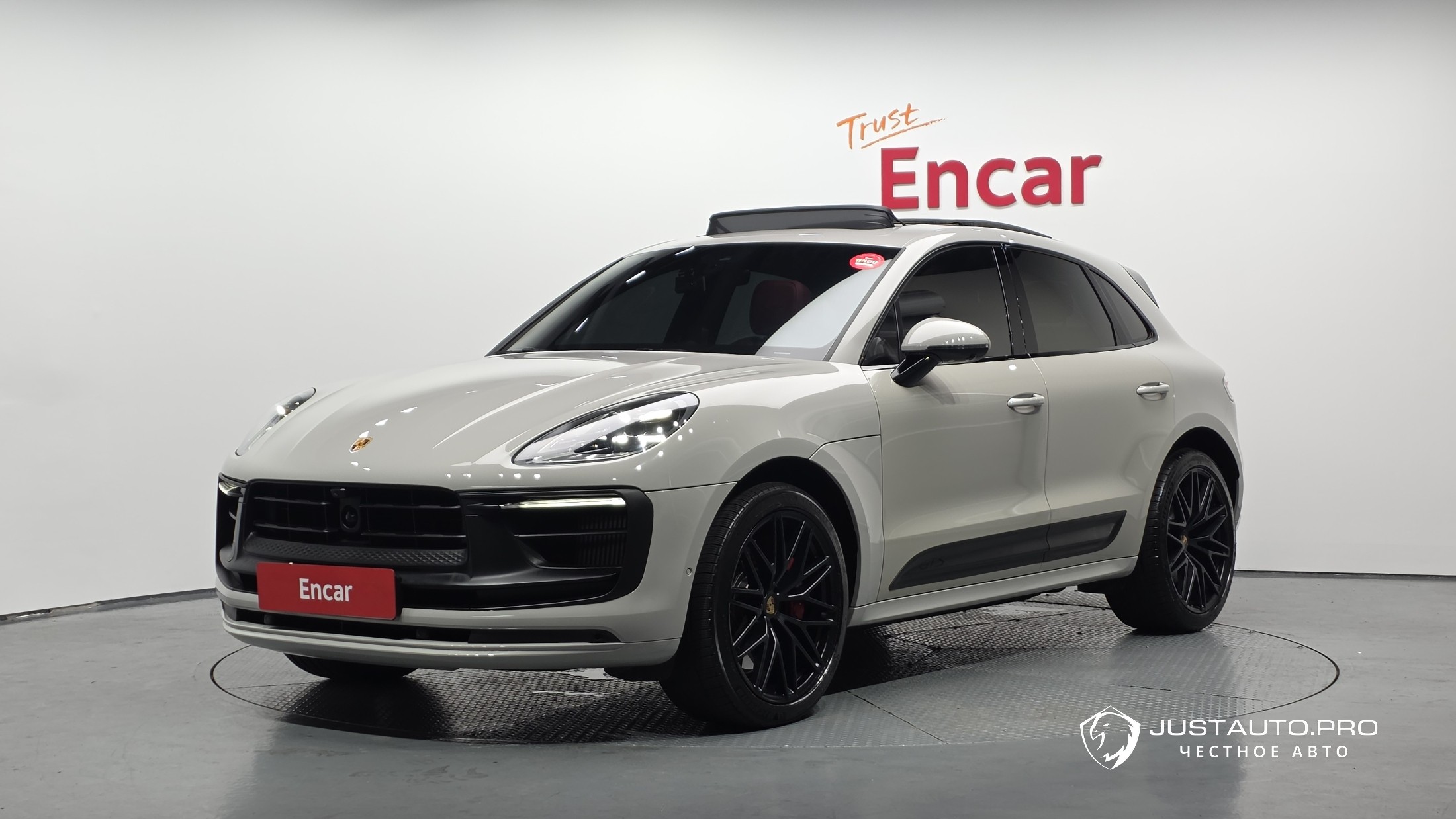 Автомобиль Porsche Macan