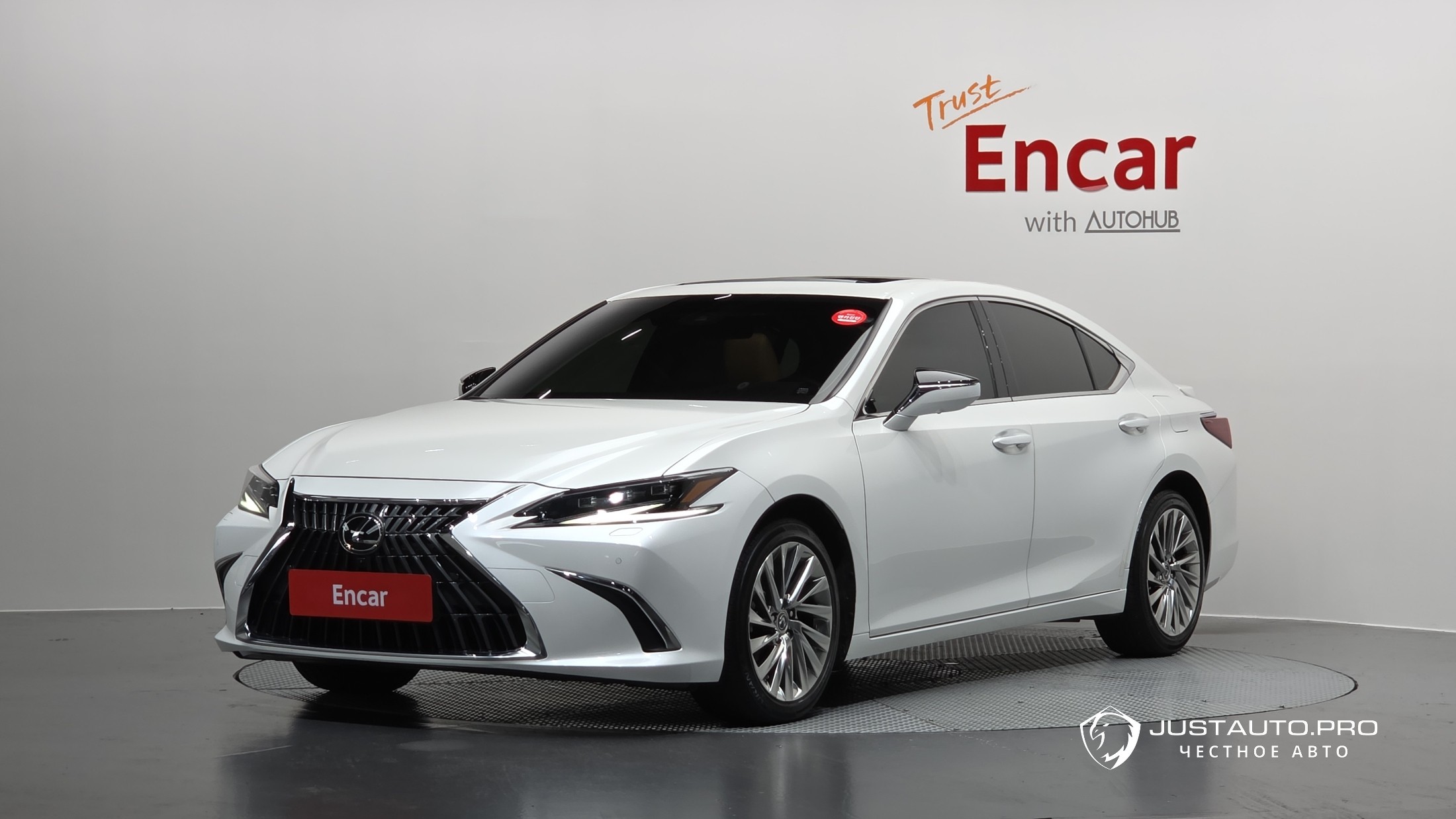 Автомобиль Lexus ES
