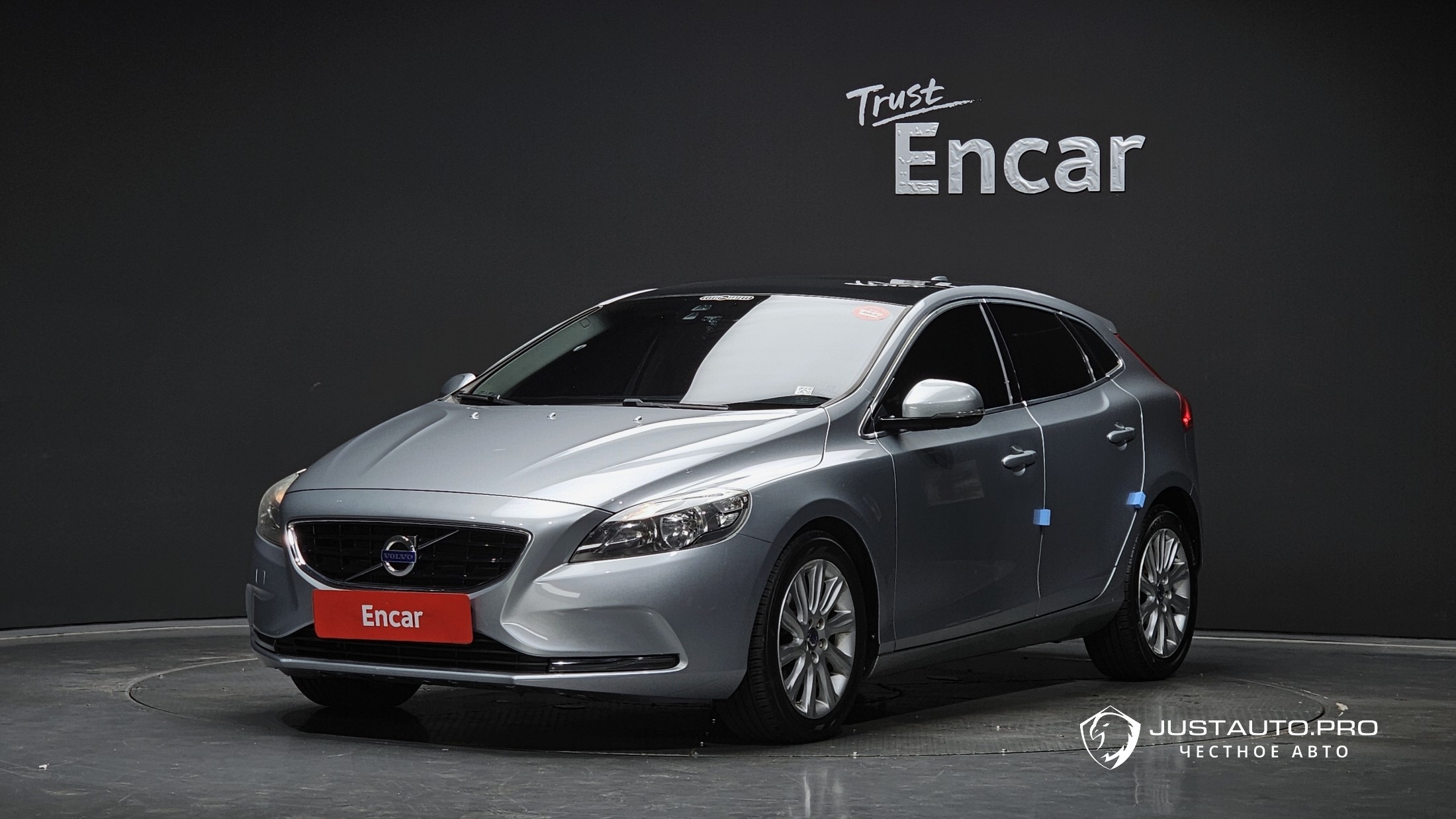 Автомобиль Volvo V40