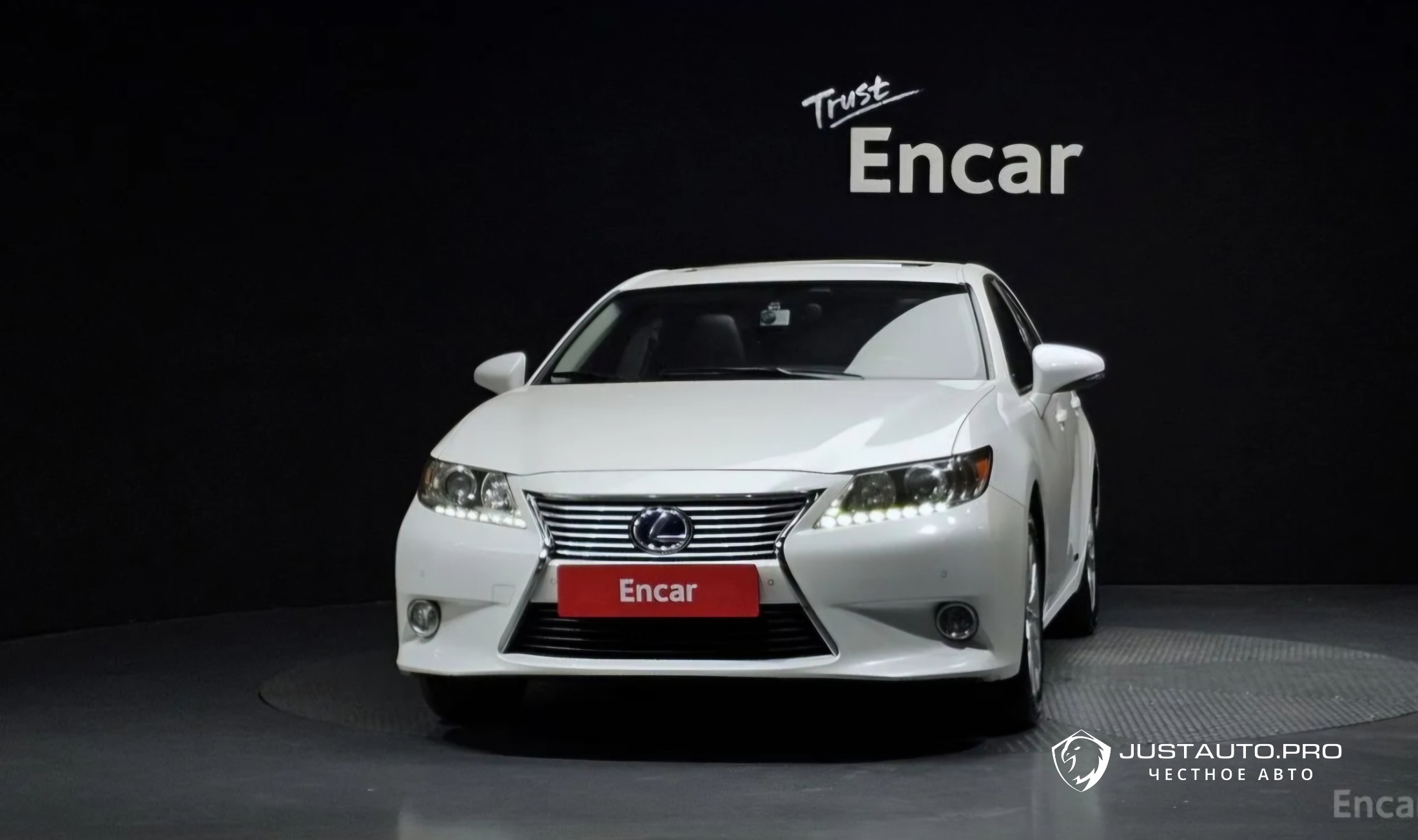 Автомобиль Lexus ES