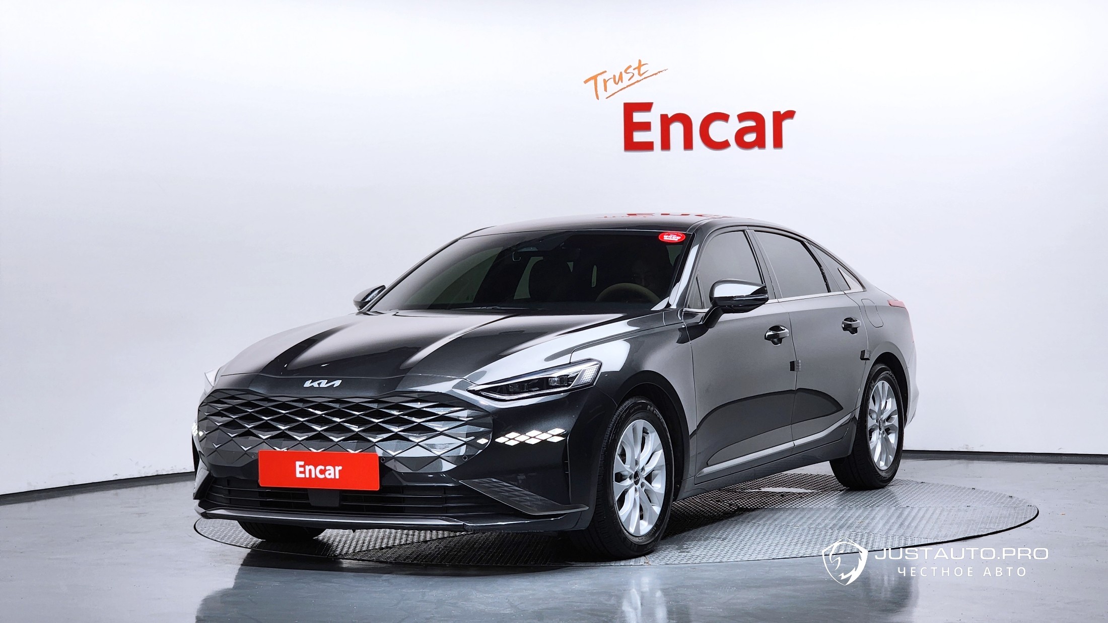 Автомобиль Kia K8