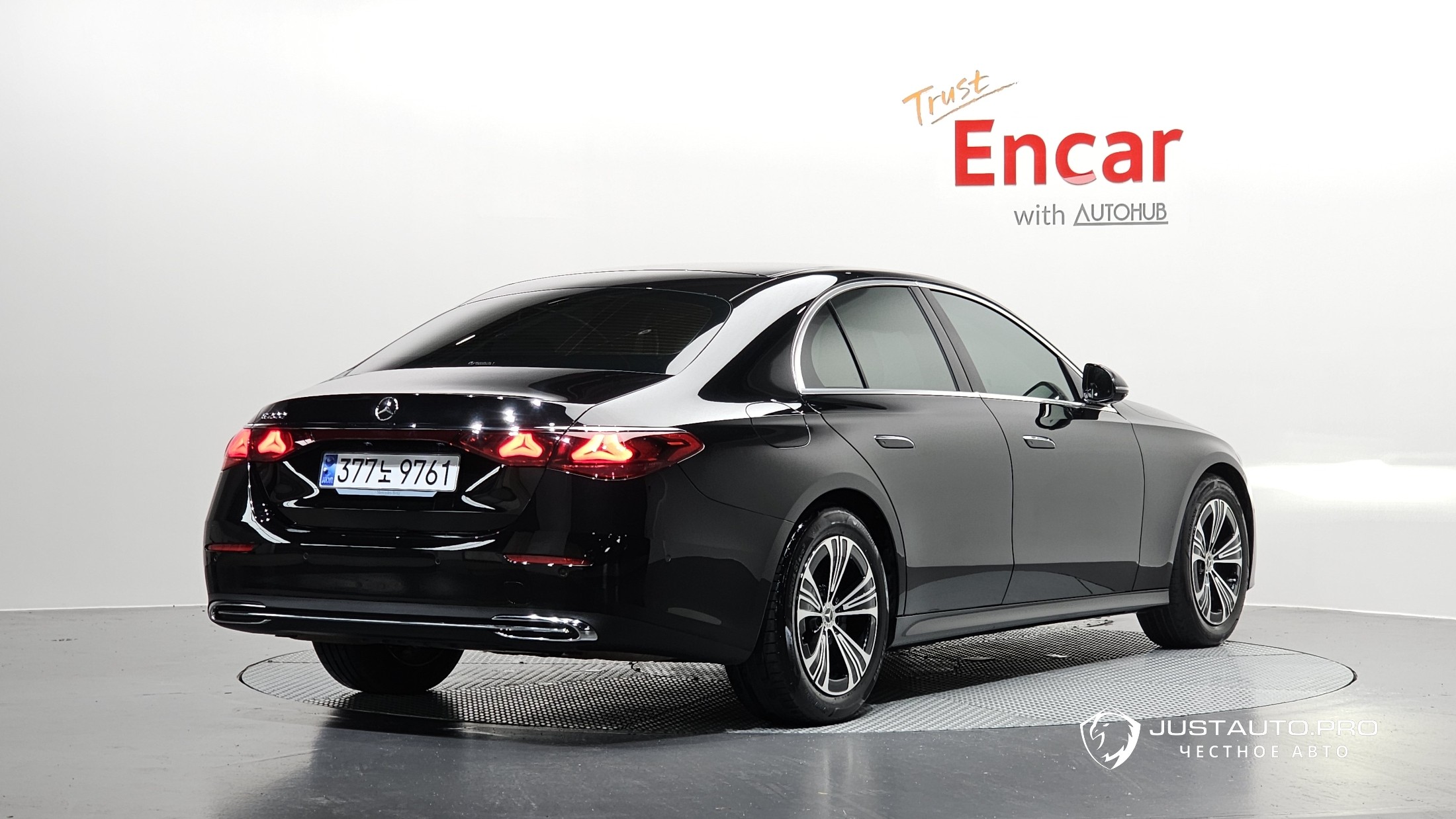 Автомобиль Mercedes-Benz E-Class