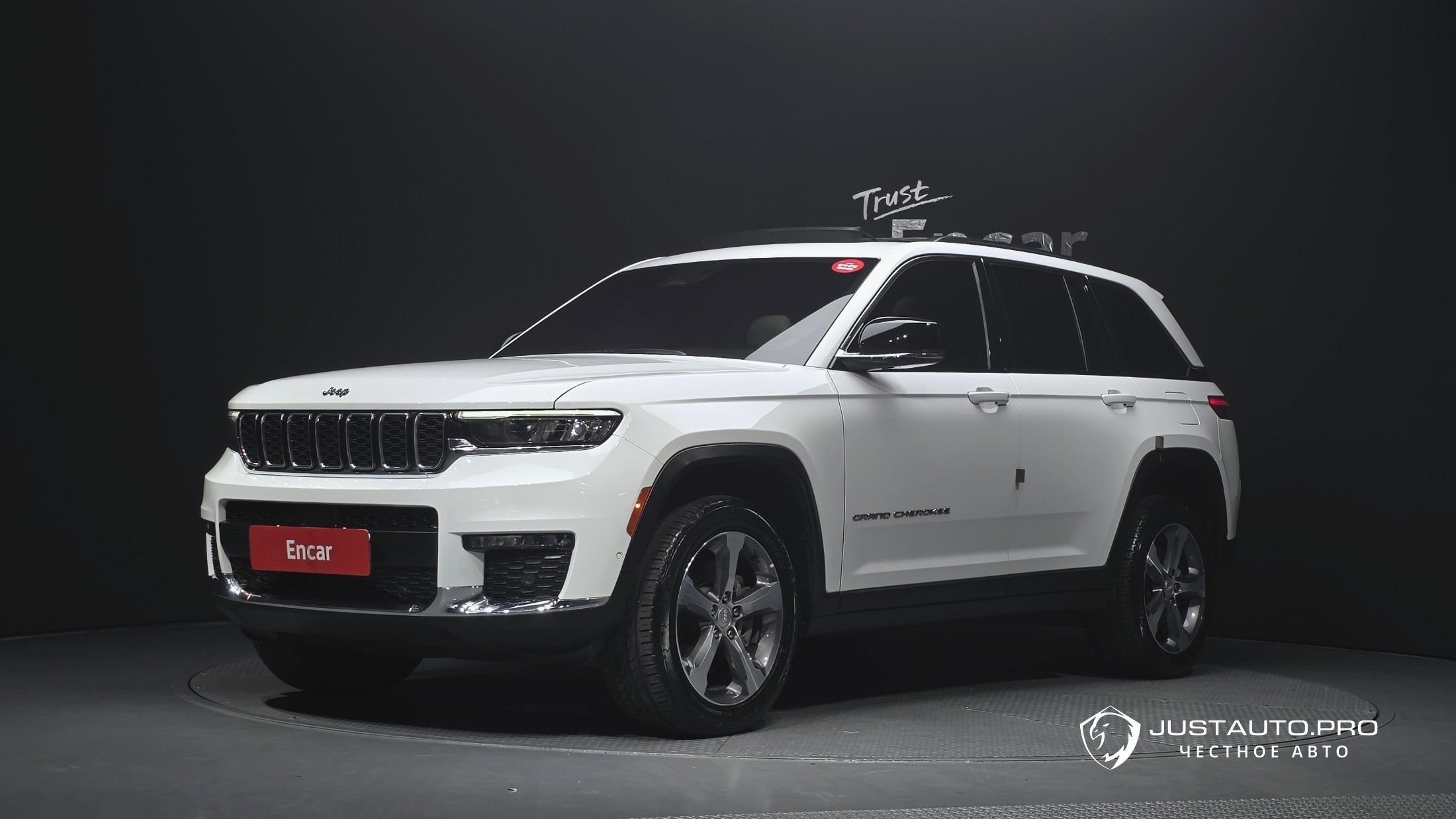 Автомобиль Jeep Cherokee