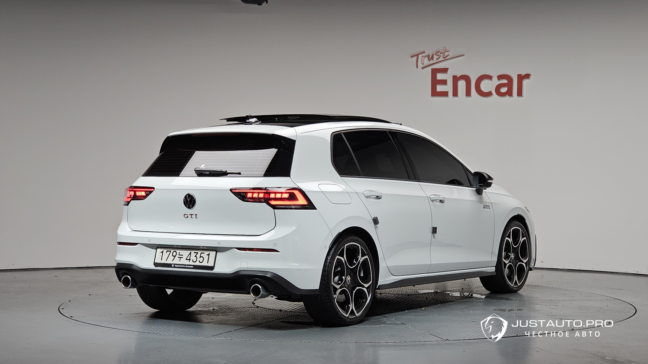 Автомобиль Volkswagen Golf