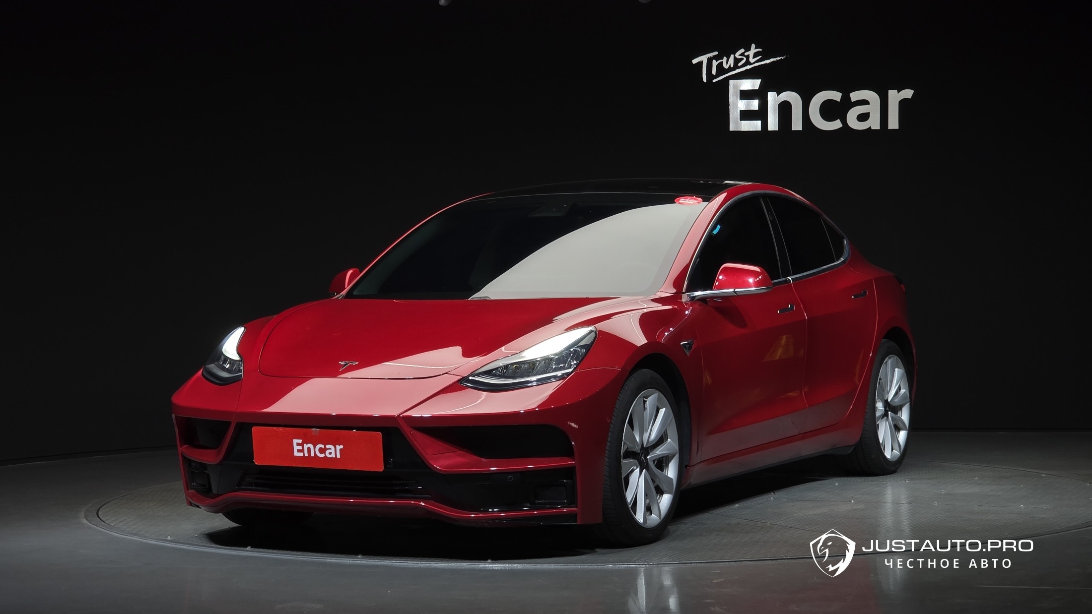 Автомобиль Tesla Model 3