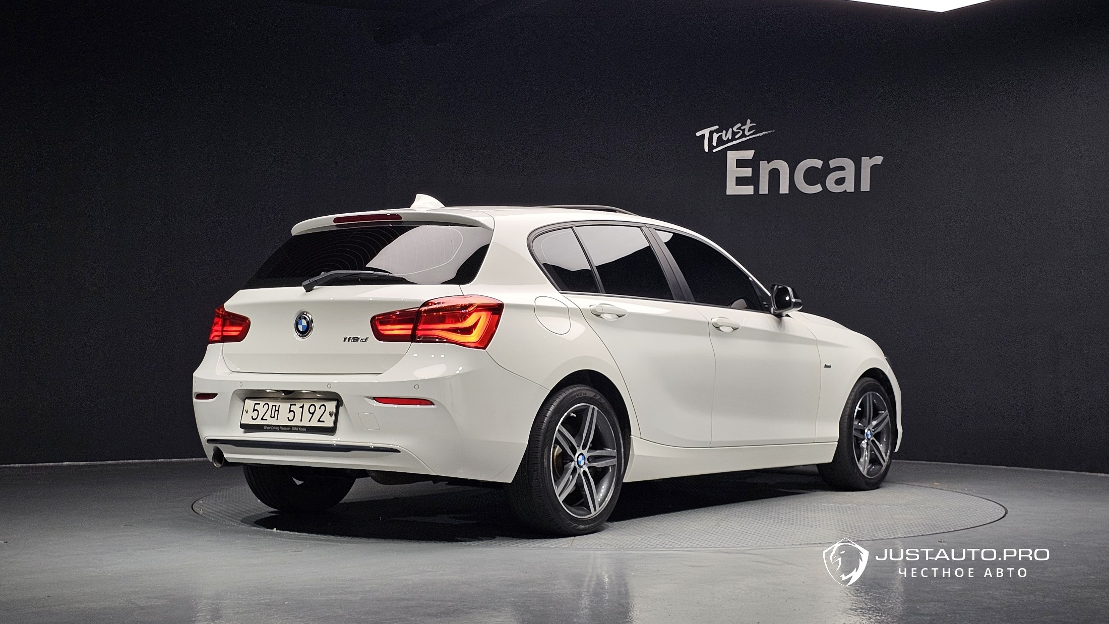Автомобиль BMW 1-Series