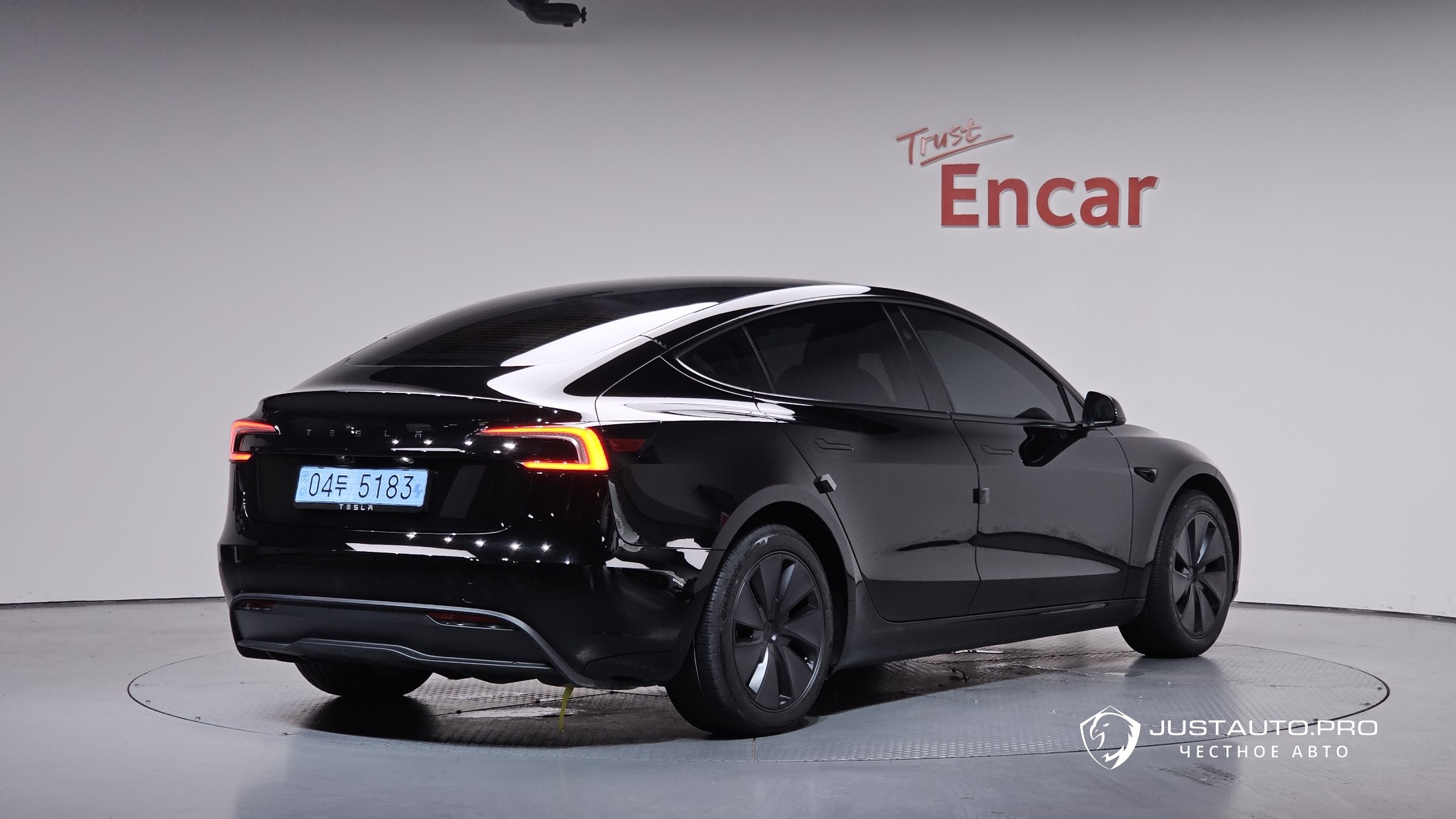 Автомобиль Tesla Model 3