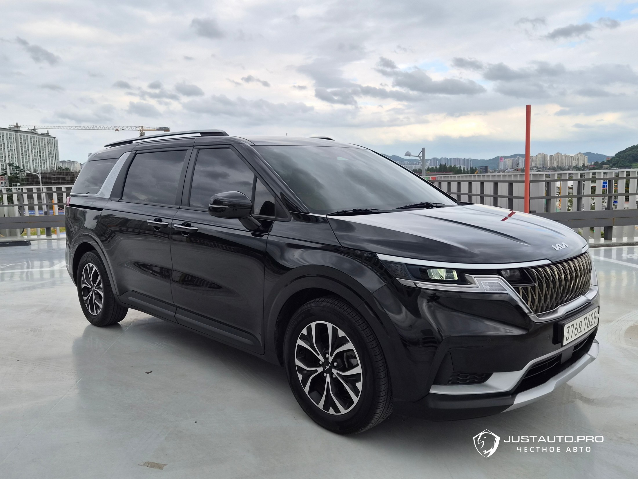Автомобиль Kia Canival