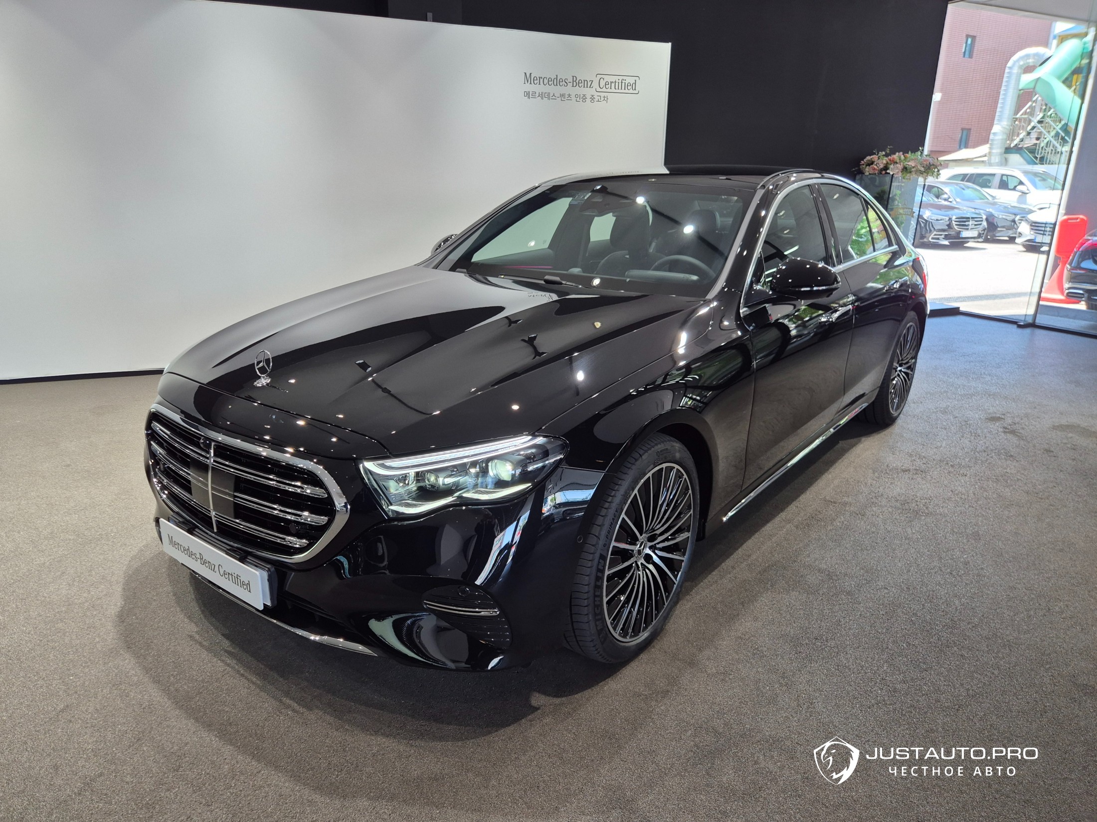 Автомобиль Mercedes-Benz E-Class