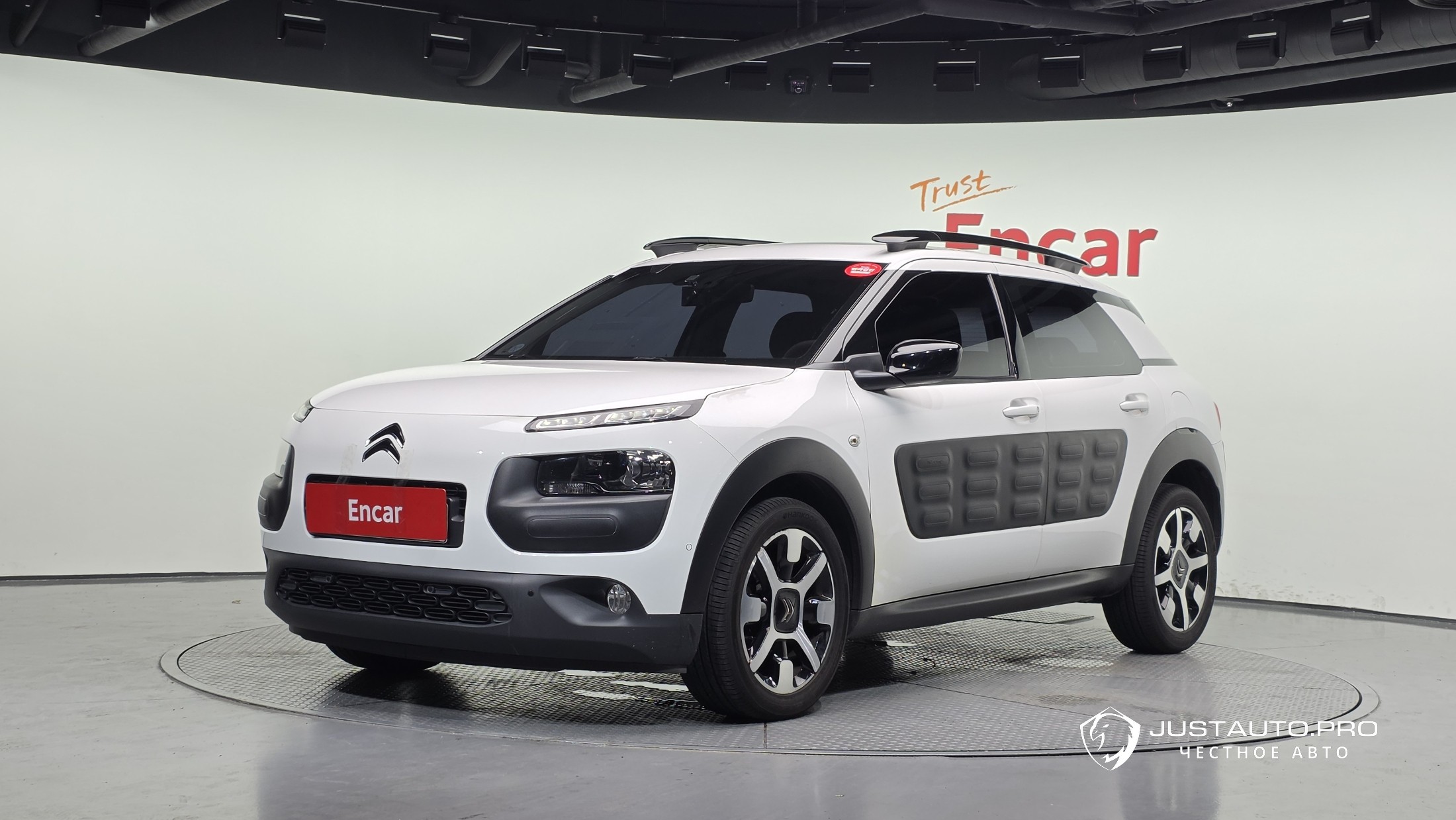 Автомобиль Citroen-DS C4 CACTUS