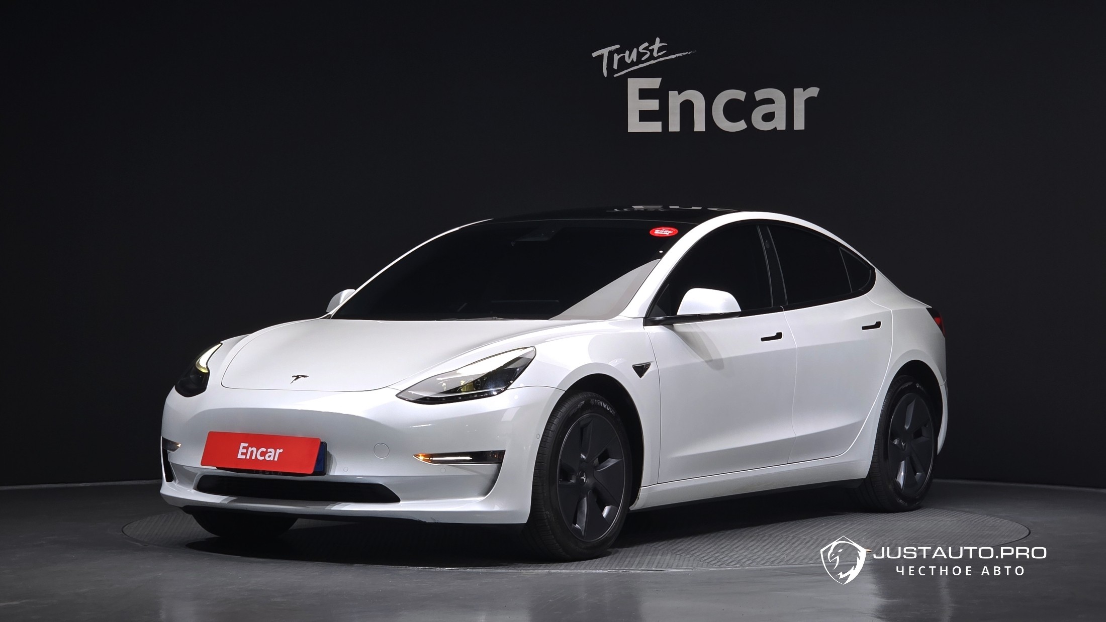 Автомобиль Tesla Model 3