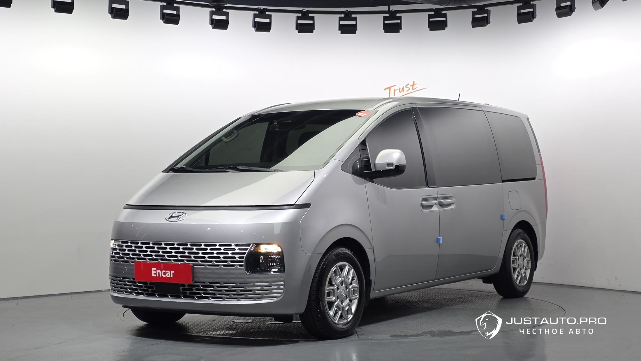 Автомобиль Hyundai Staria