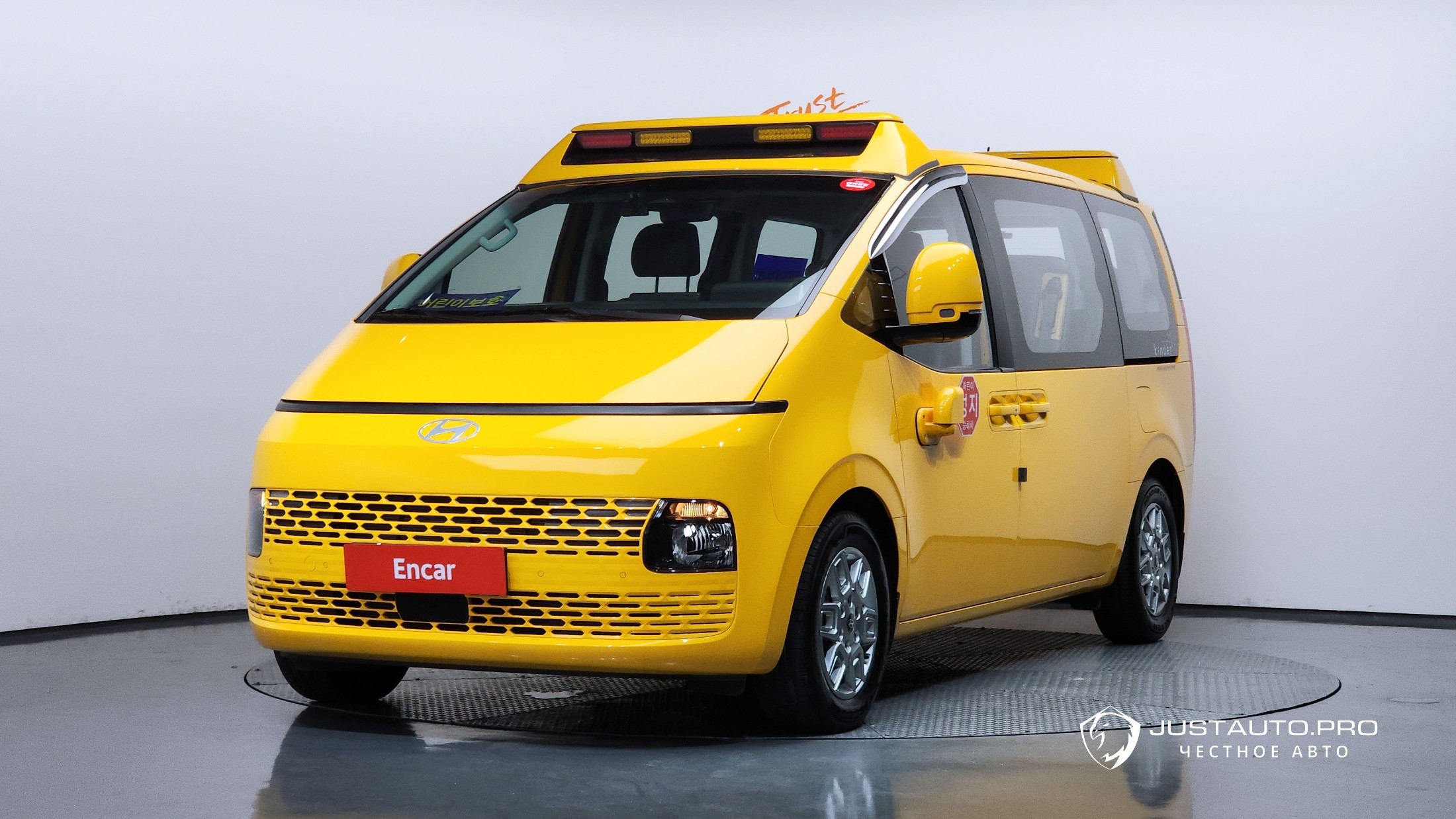 Автомобиль Hyundai Staria