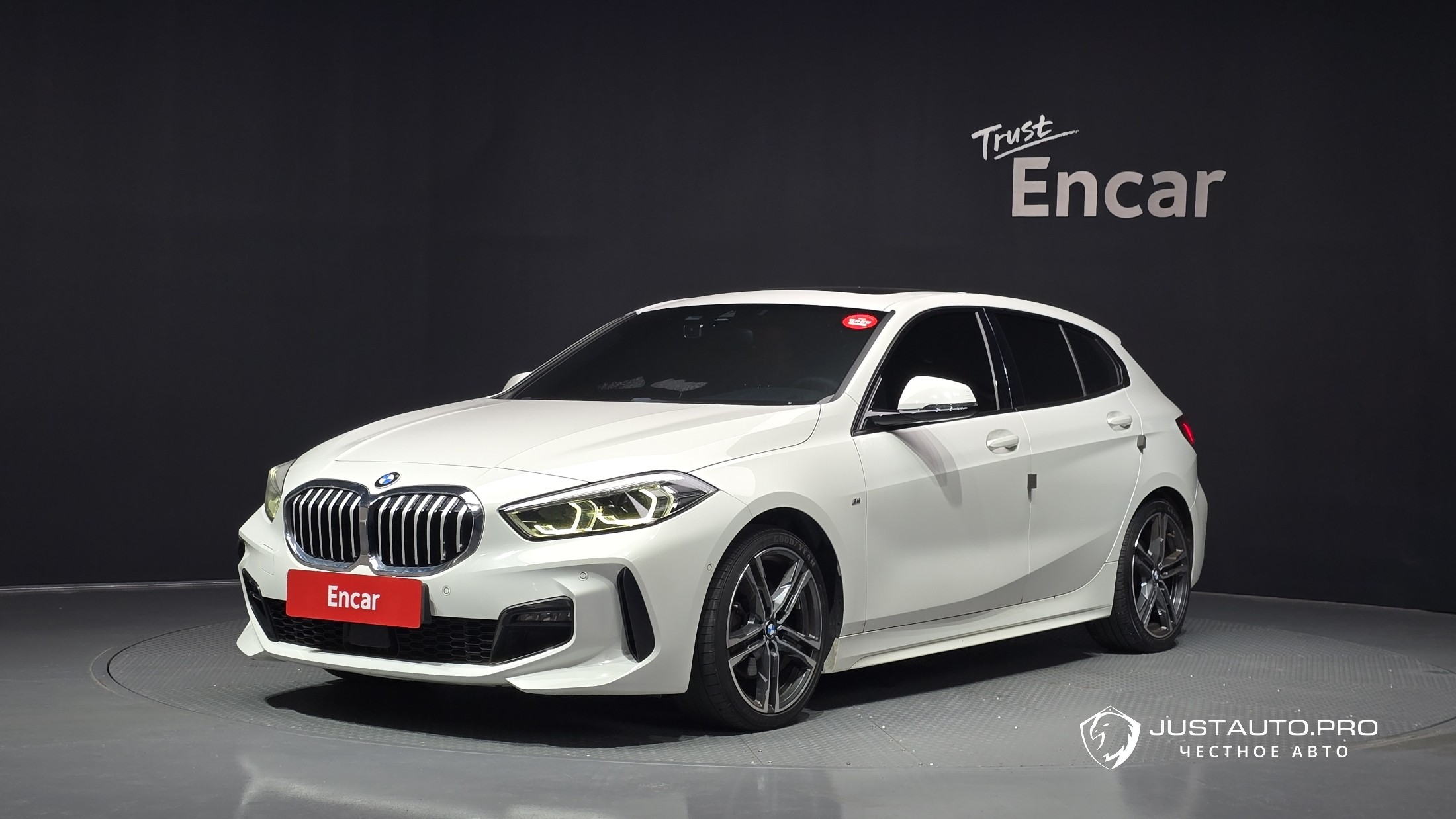 Автомобиль BMW 1-Series