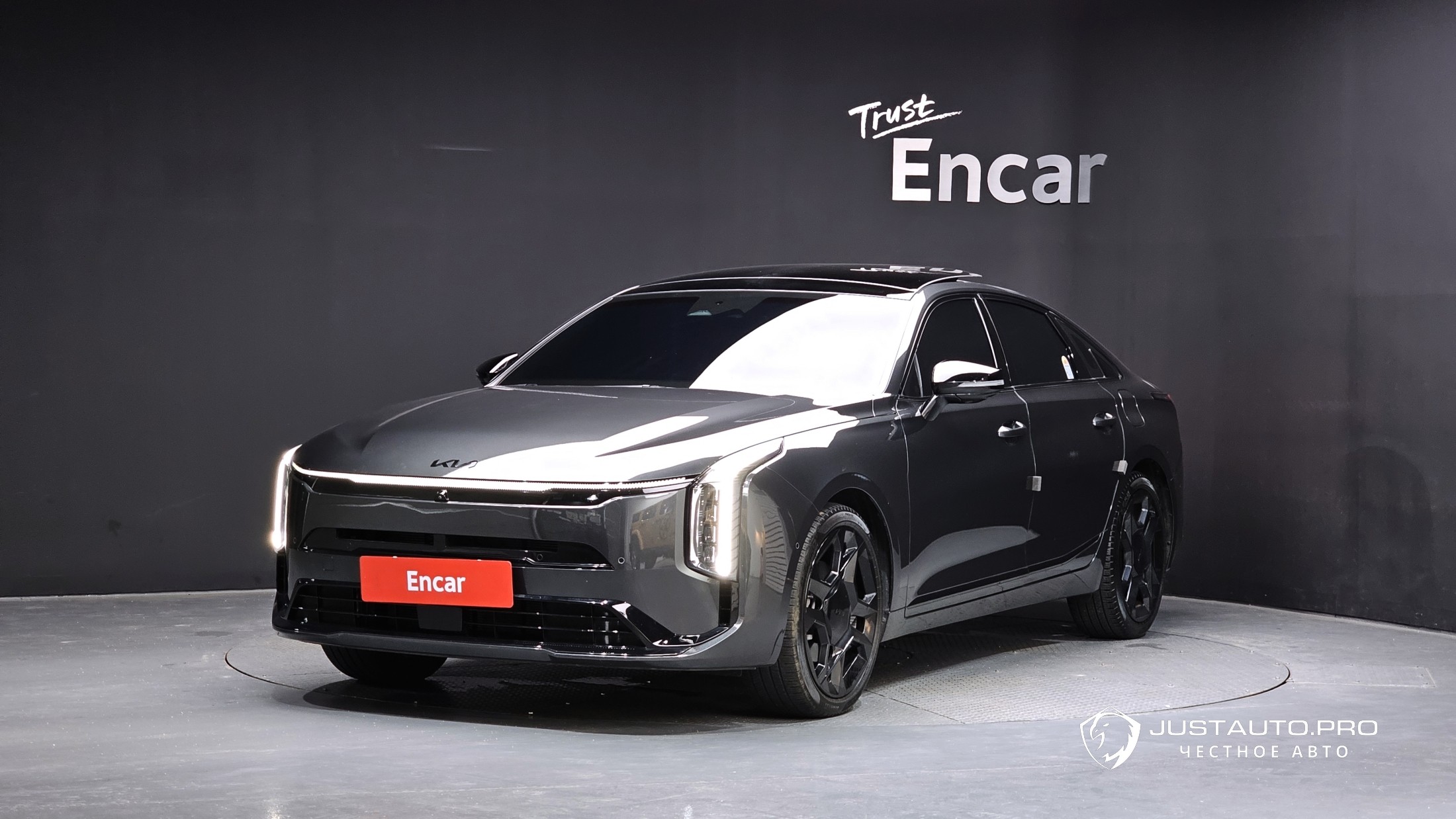 Автомобиль Kia K8