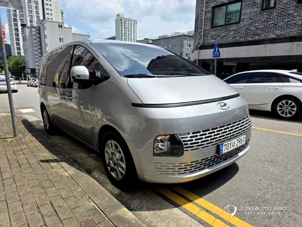 Автомобиль Hyundai Staria