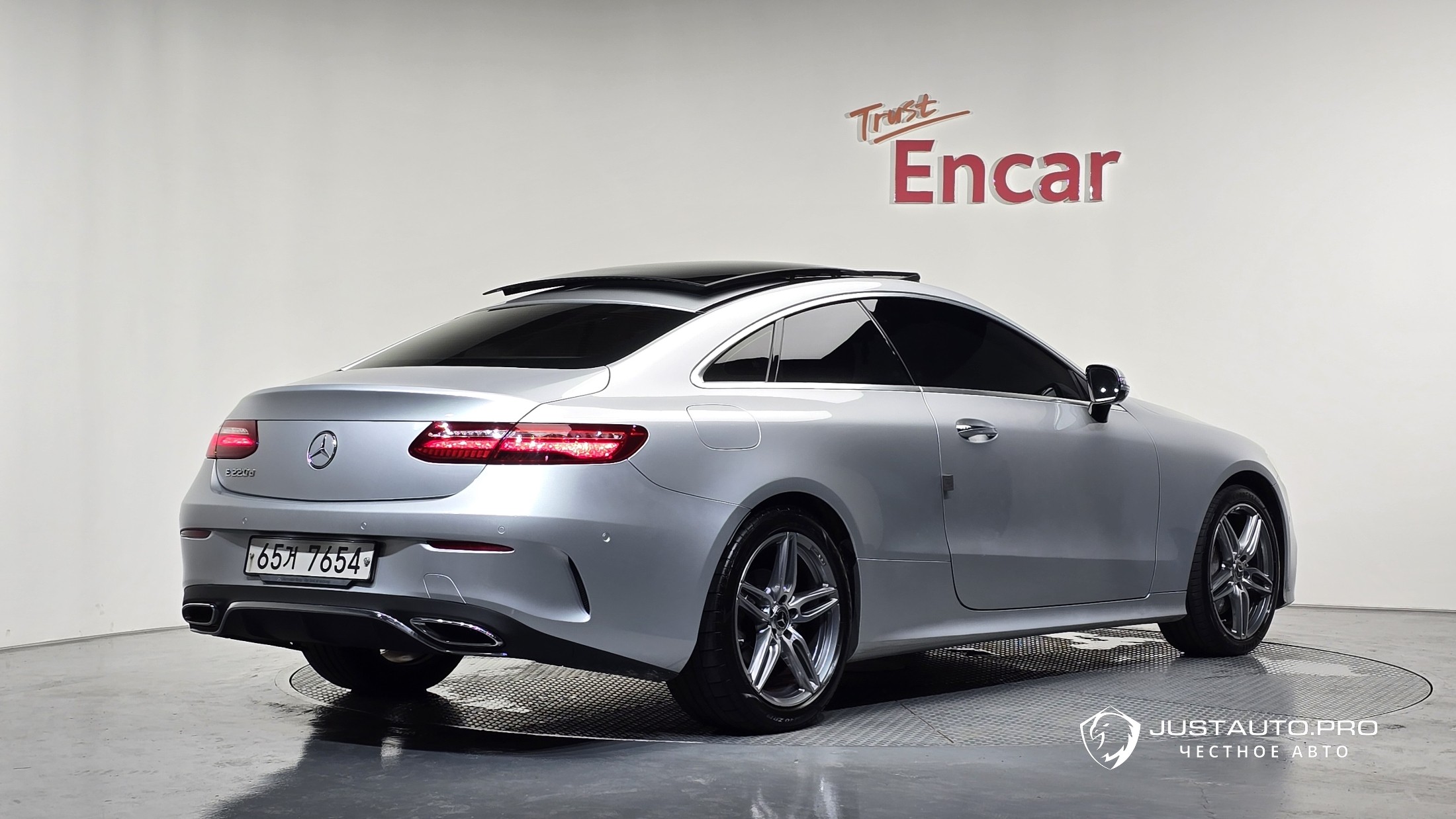 Автомобиль Mercedes-Benz E-Class