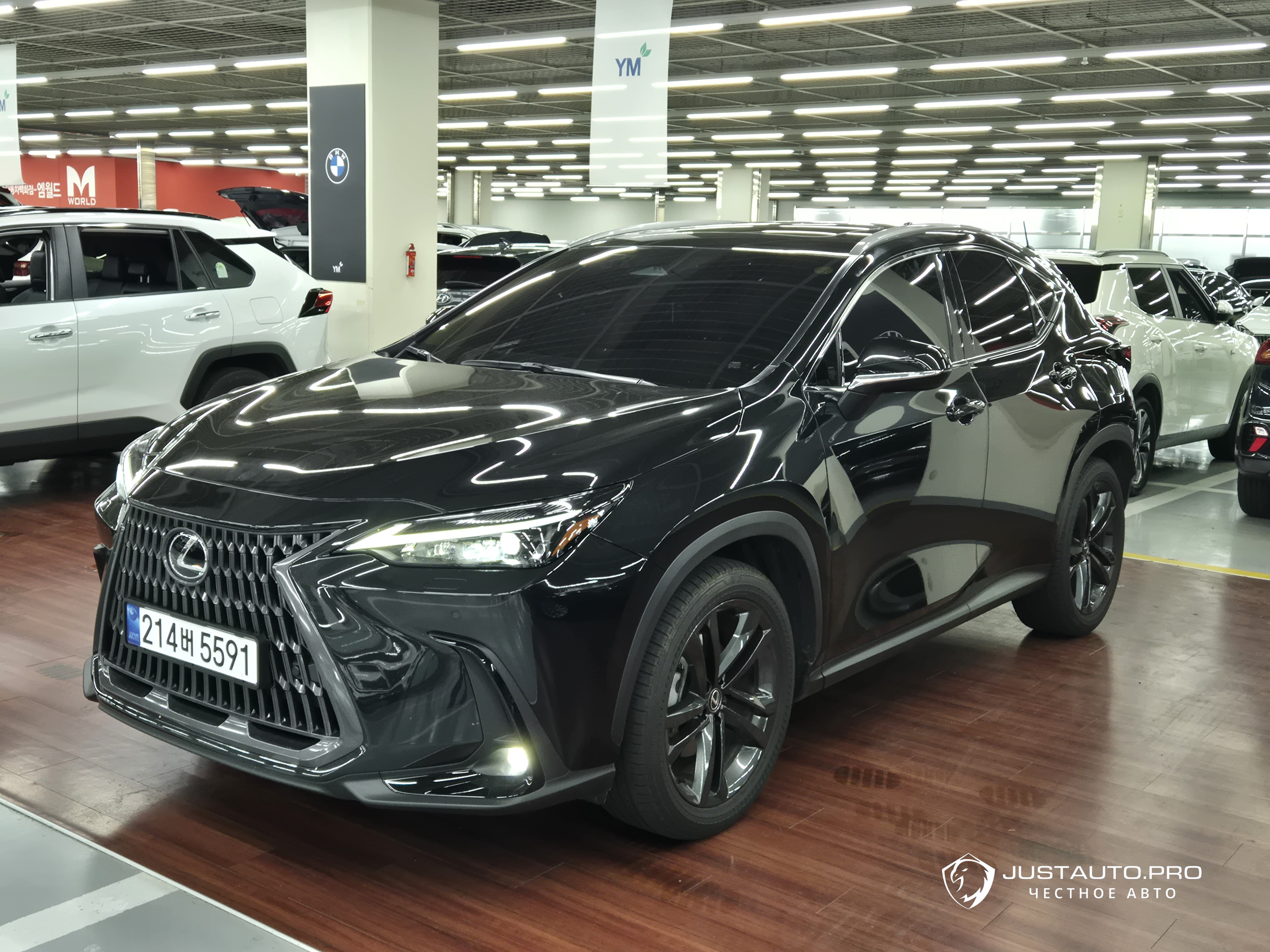 Автомобиль Lexus NX