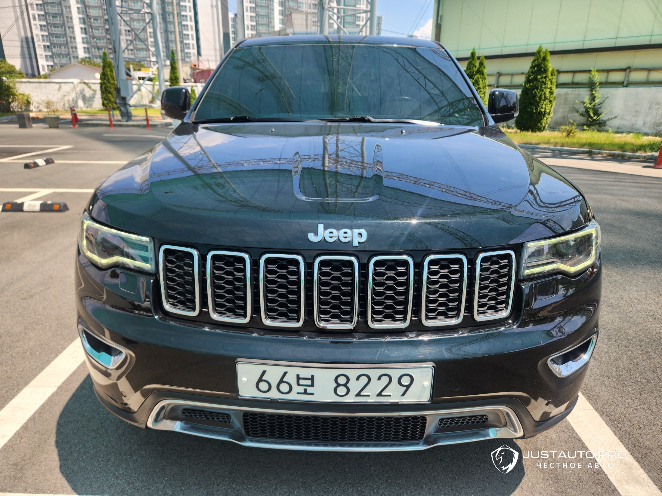 Автомобиль Jeep Cherokee