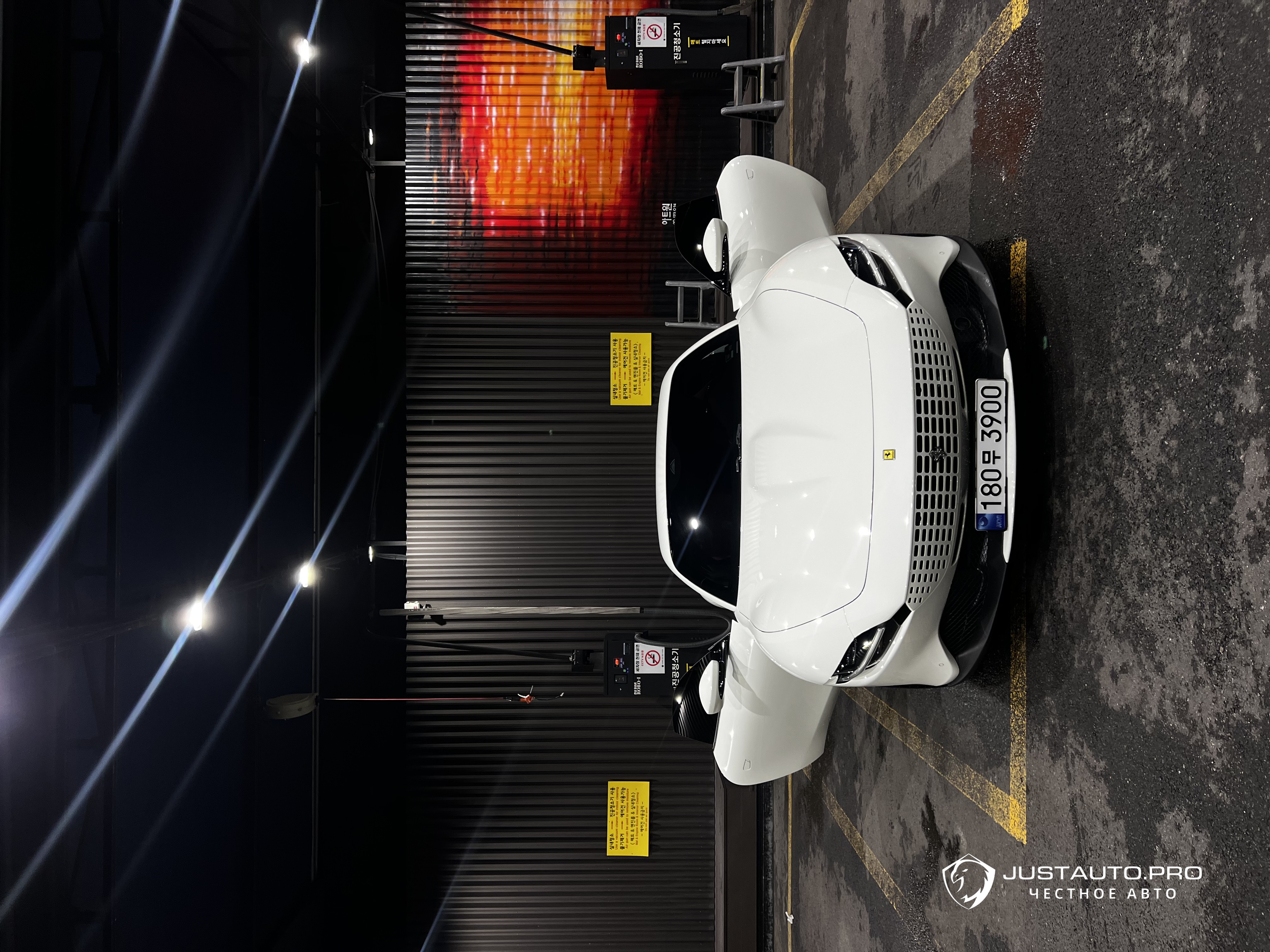 Автомобиль Ferrari Roma