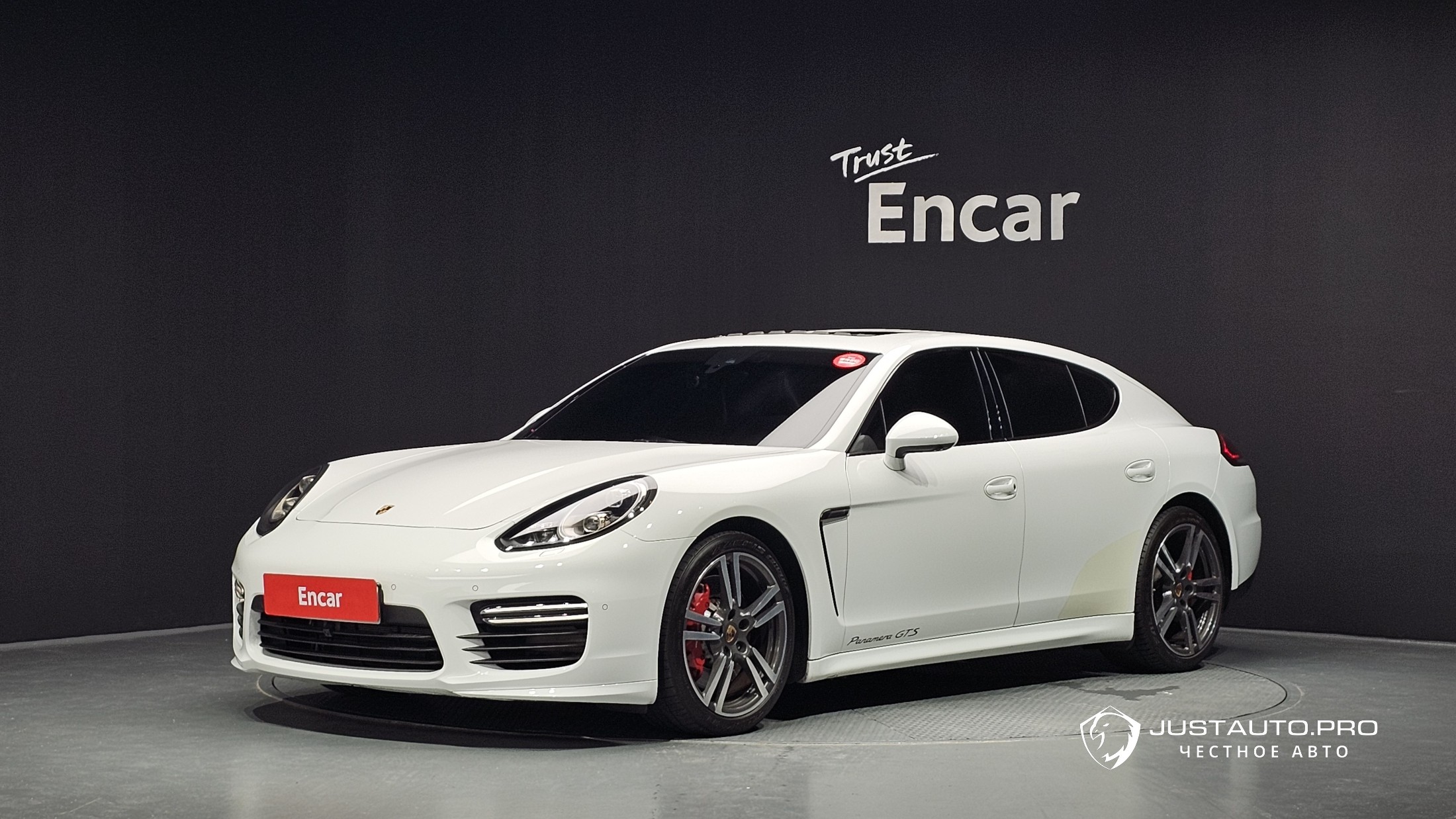 Автомобиль Porsche Panamera