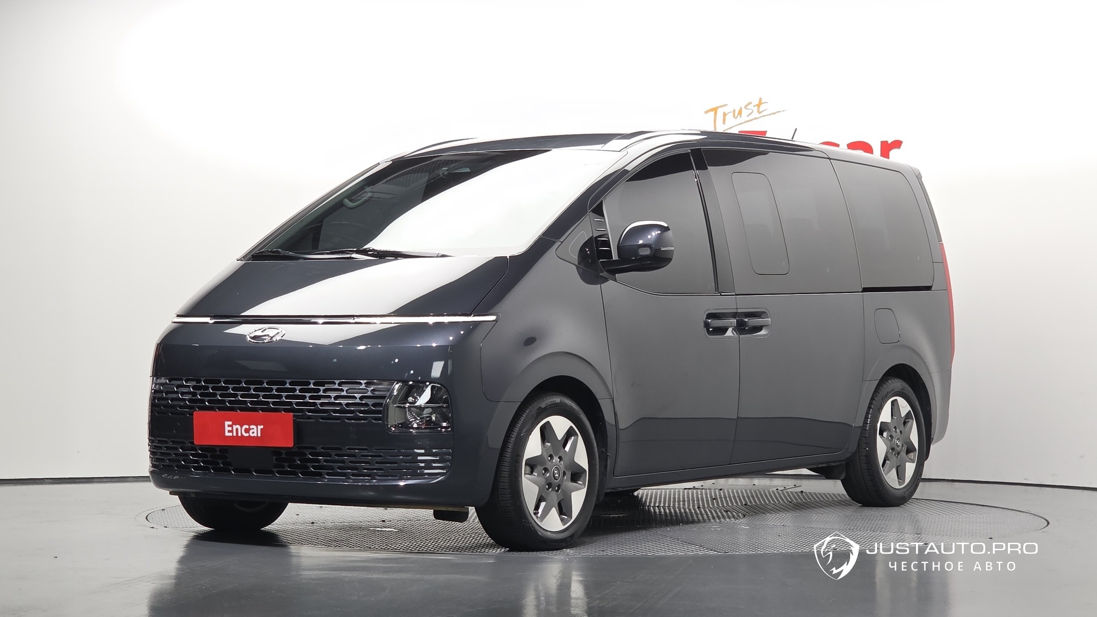 Автомобиль Hyundai Staria