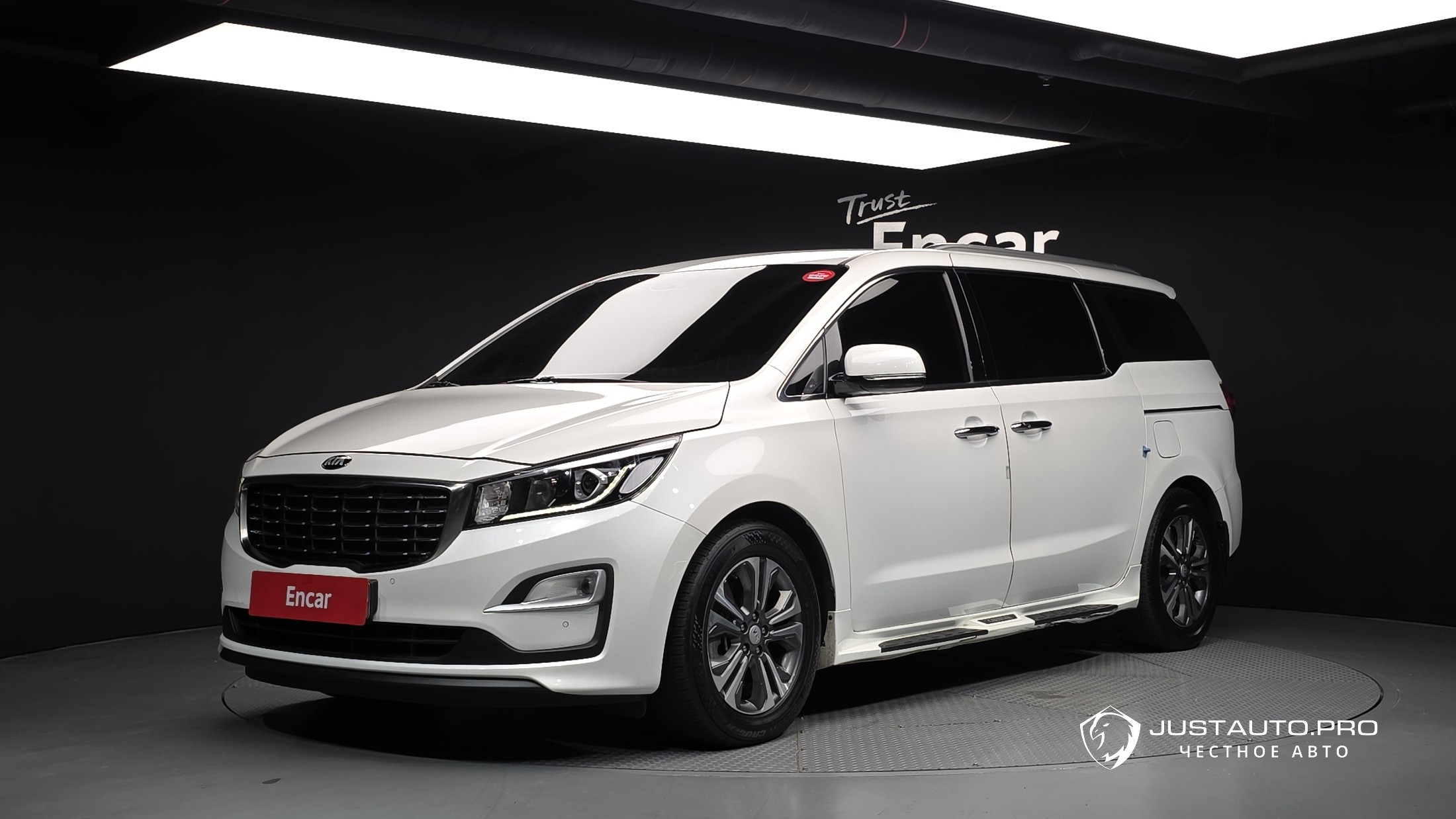 Автомобиль Kia Canival