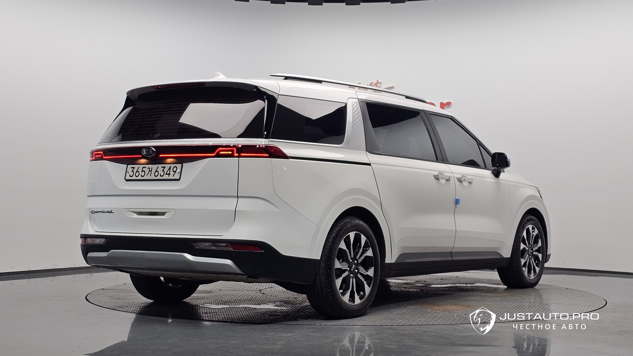 Автомобиль Kia Canival