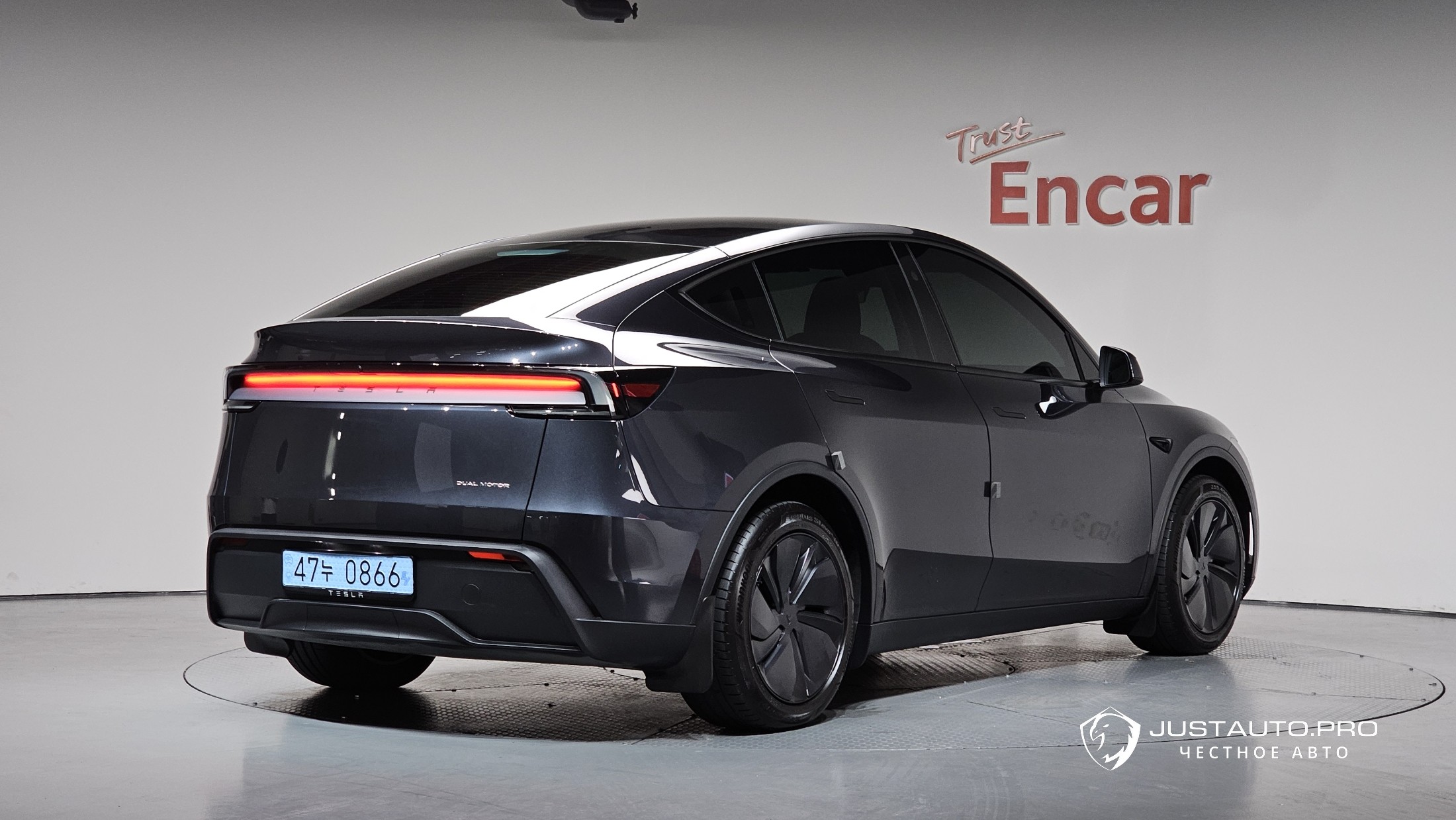 Автомобиль Tesla Model Y