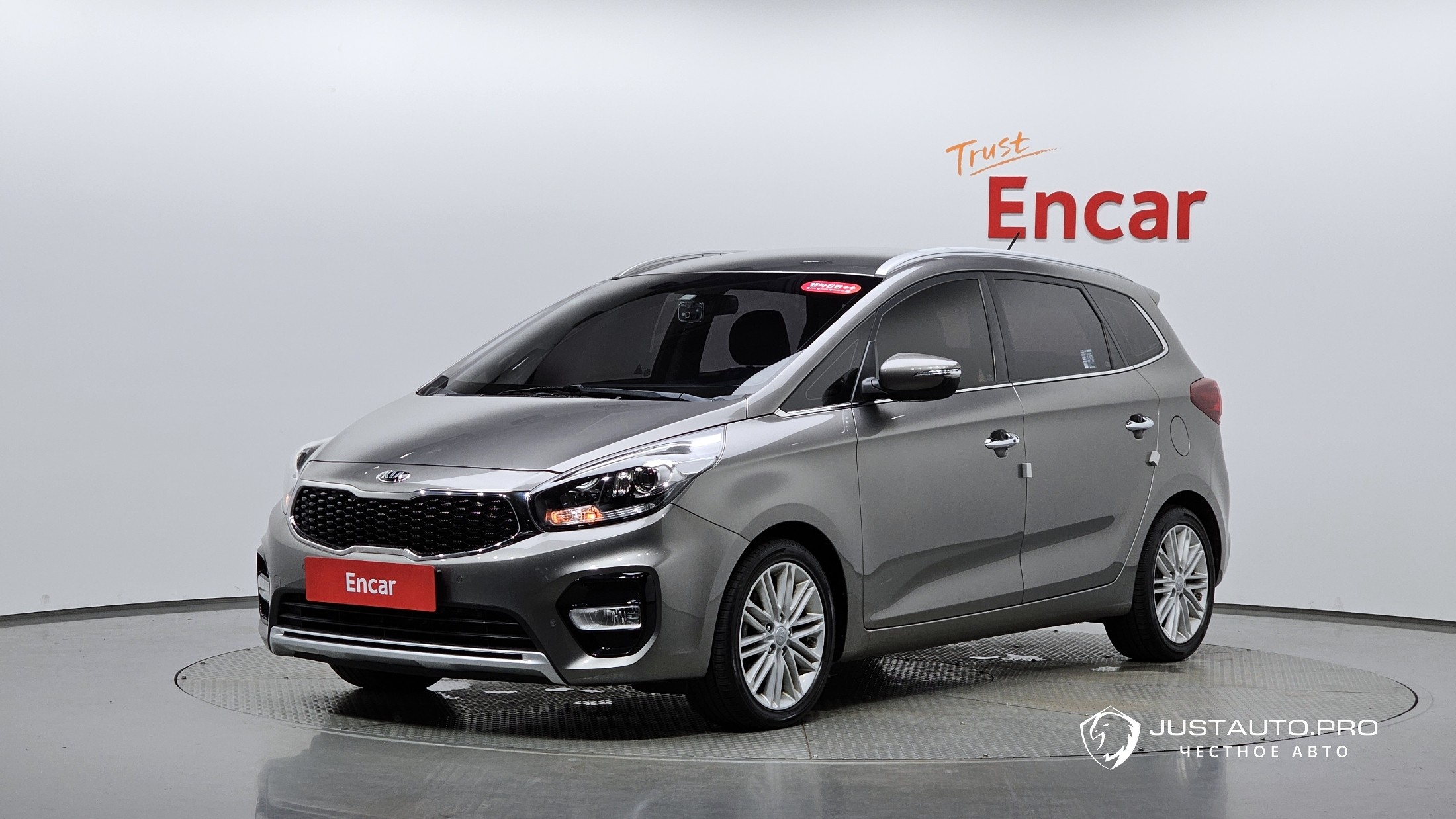 Автомобиль Kia Carens