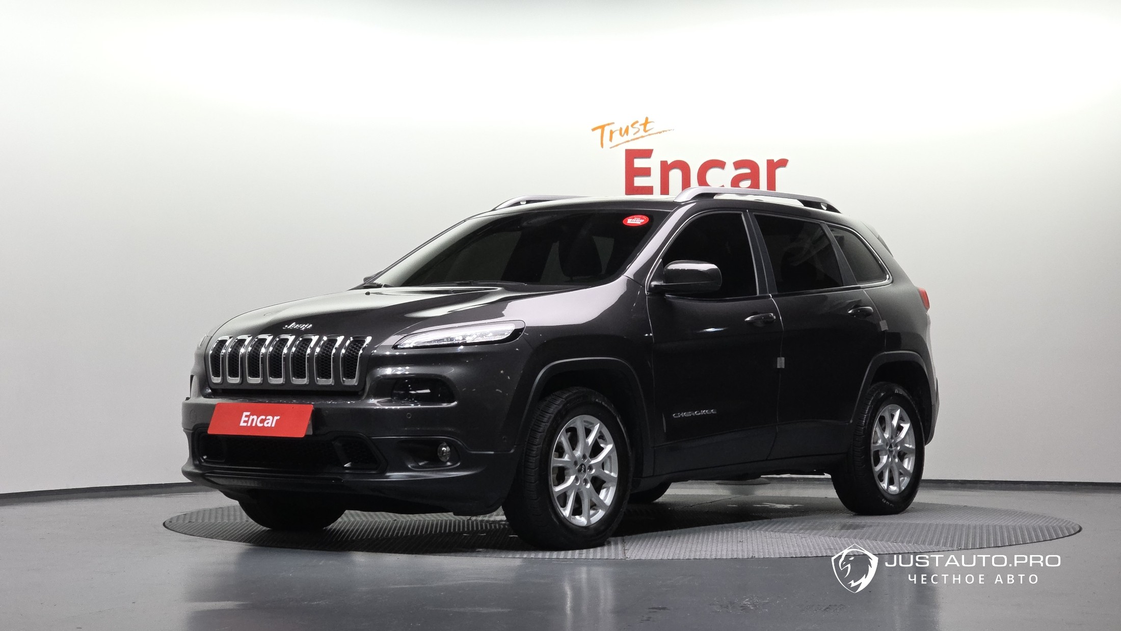 Автомобиль Jeep Cherokee