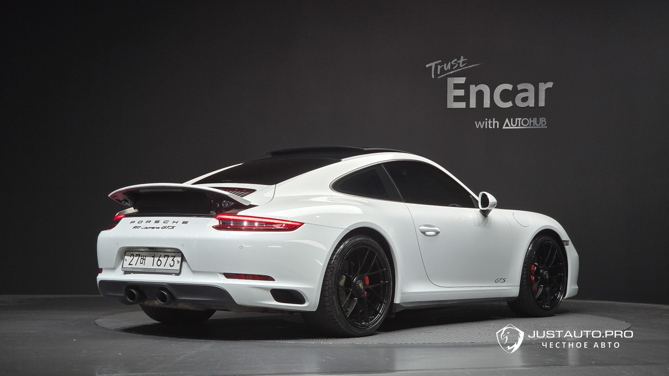 Автомобиль Porsche 911