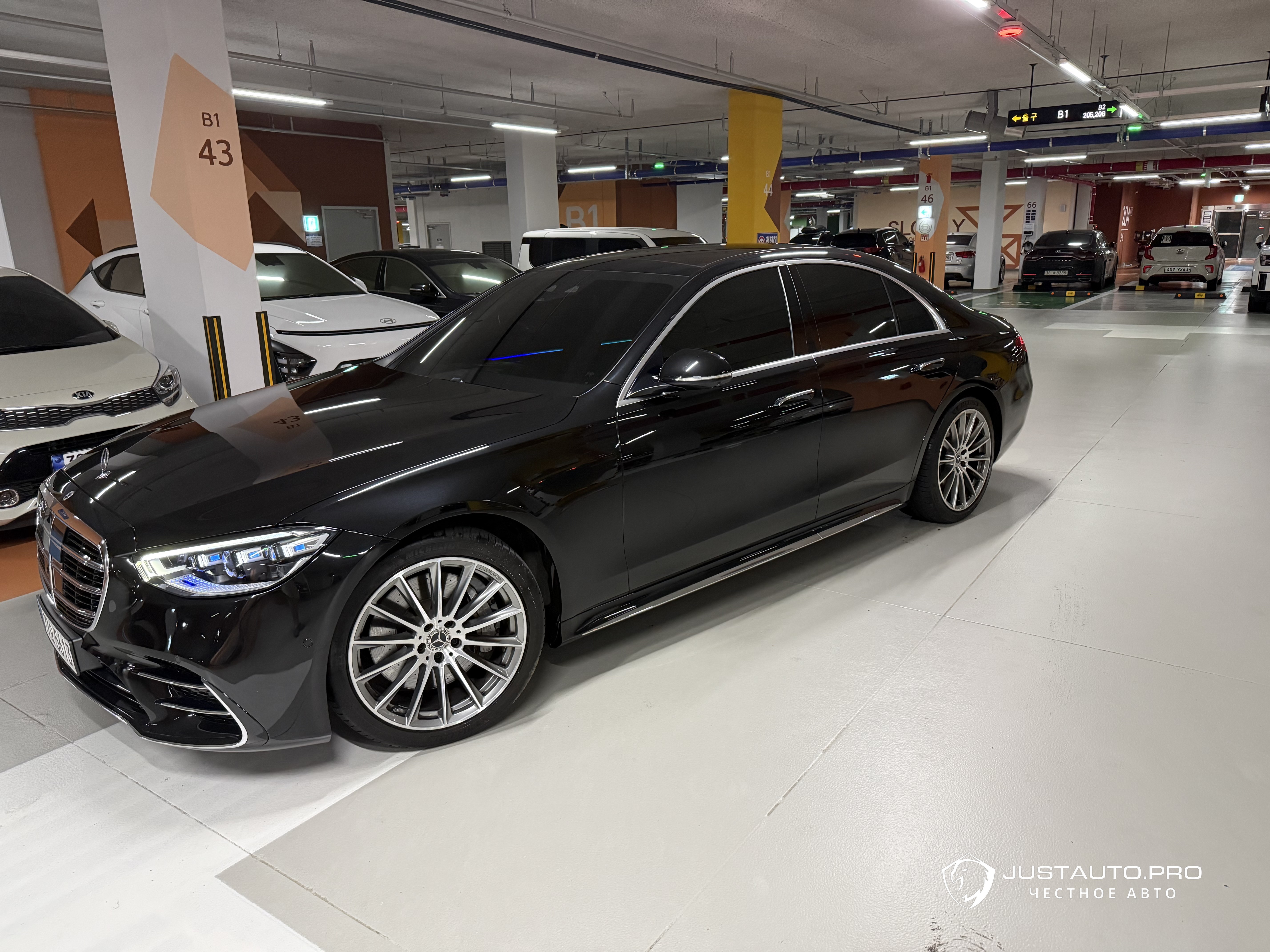Автомобиль Mercedes-Benz S-Class