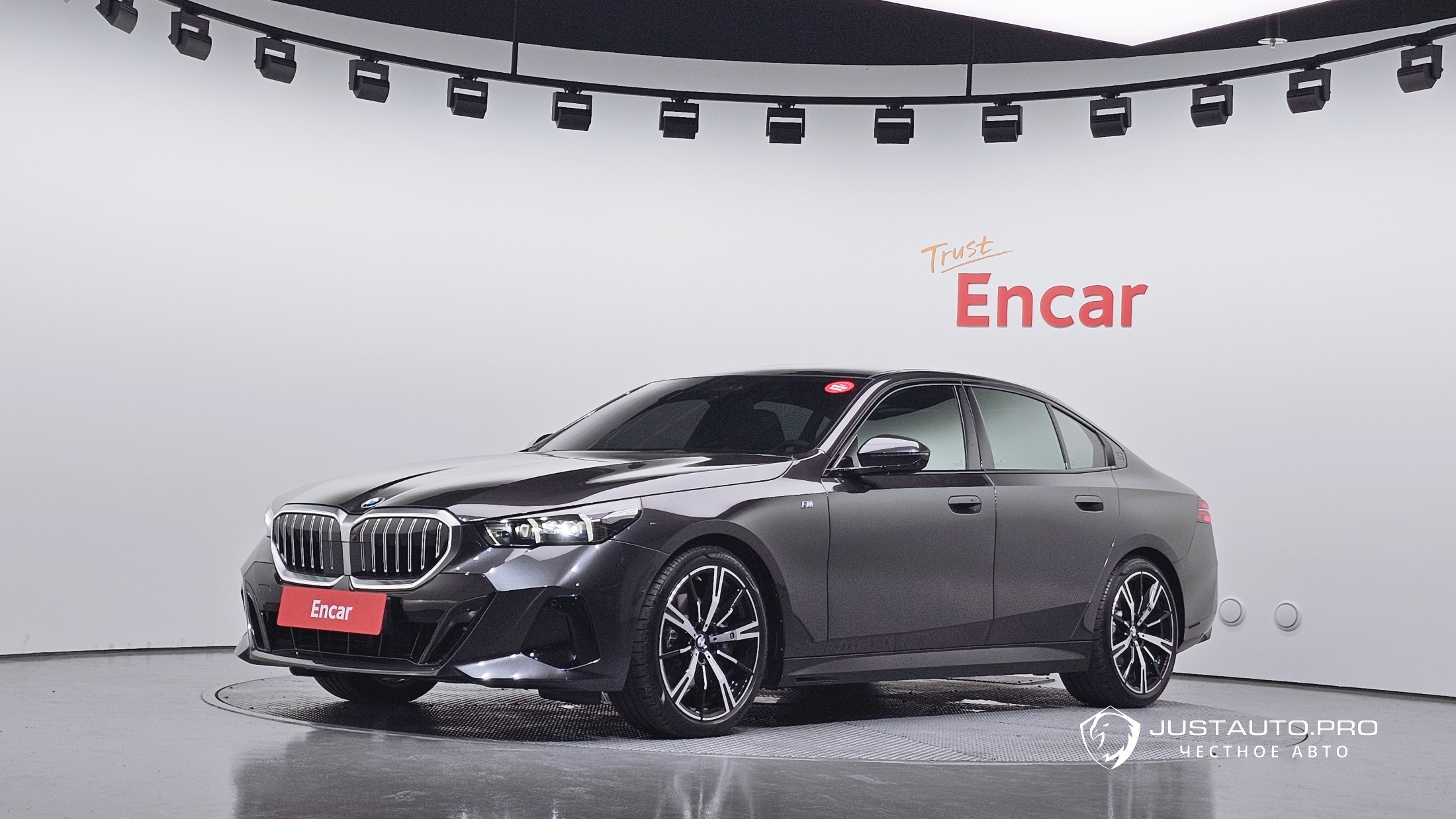 Автомобиль BMW 5-Series