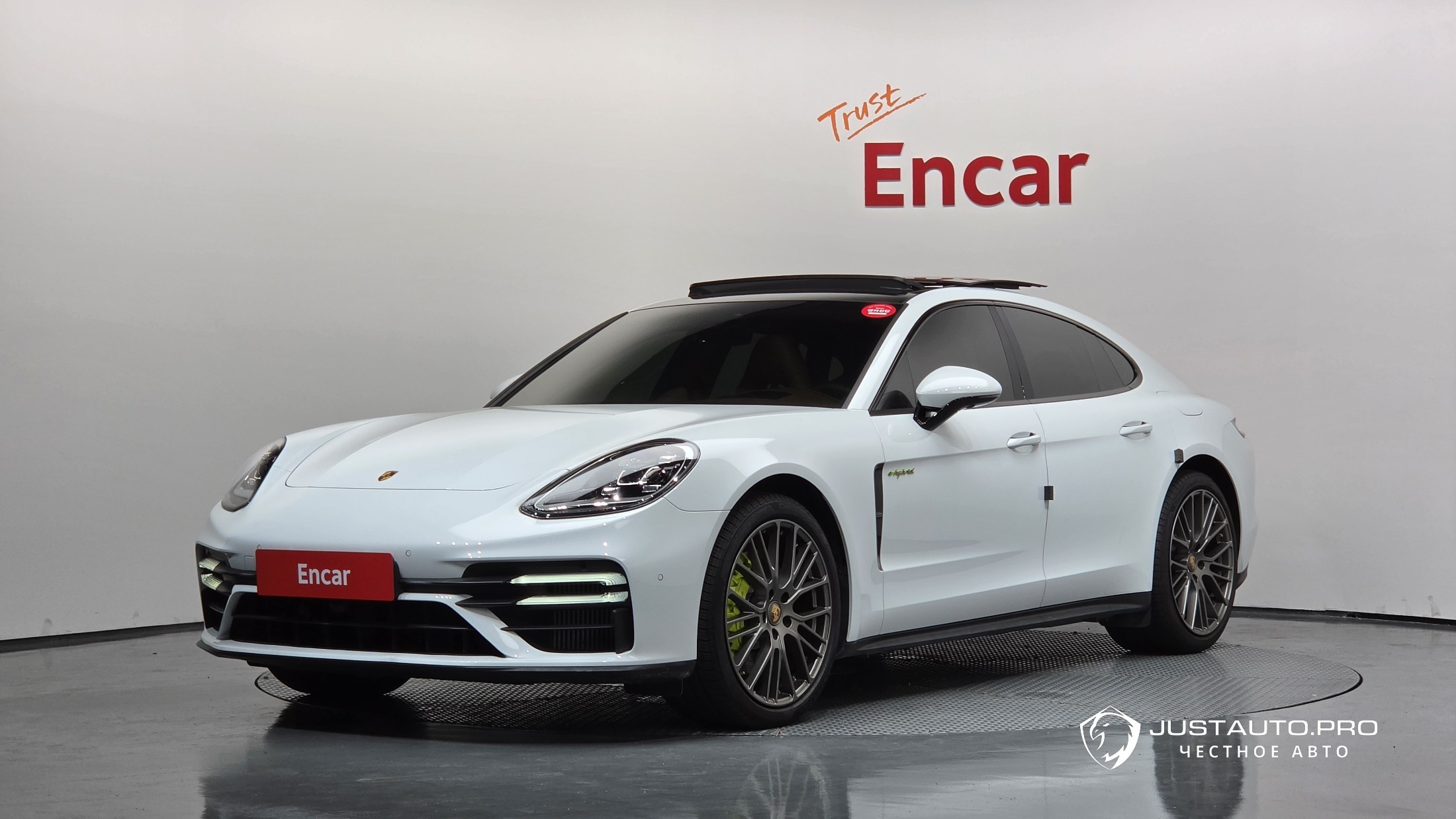 Автомобиль Porsche Panamera