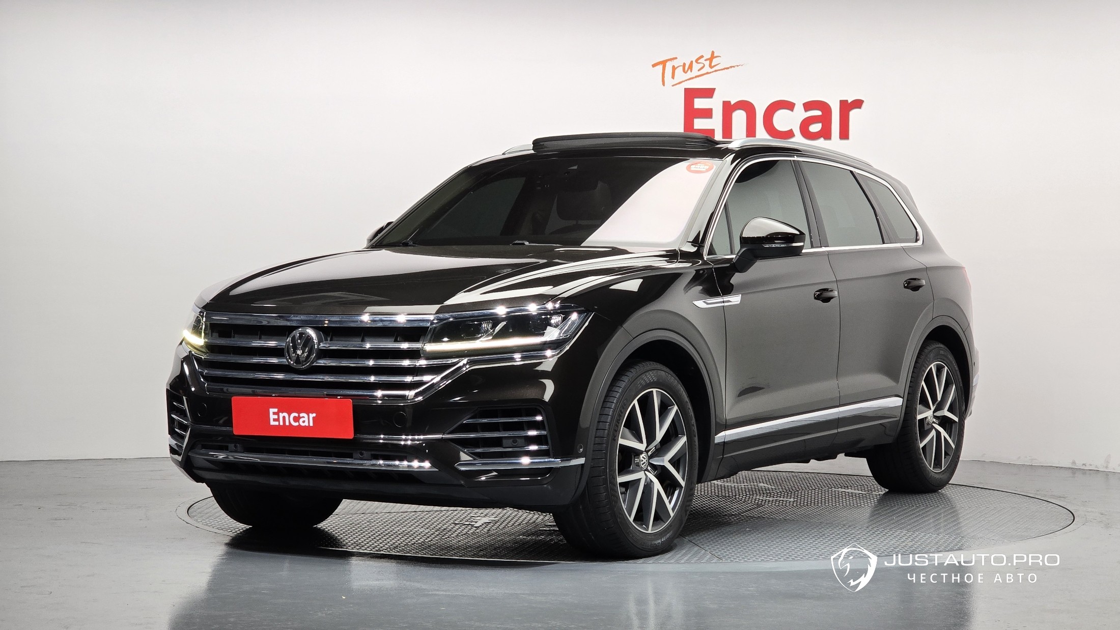Автомобиль Volkswagen Touareg